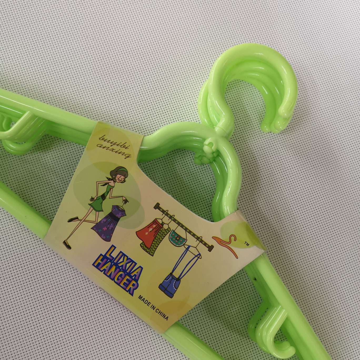 新款家用衣架塑料高档衣架产品图