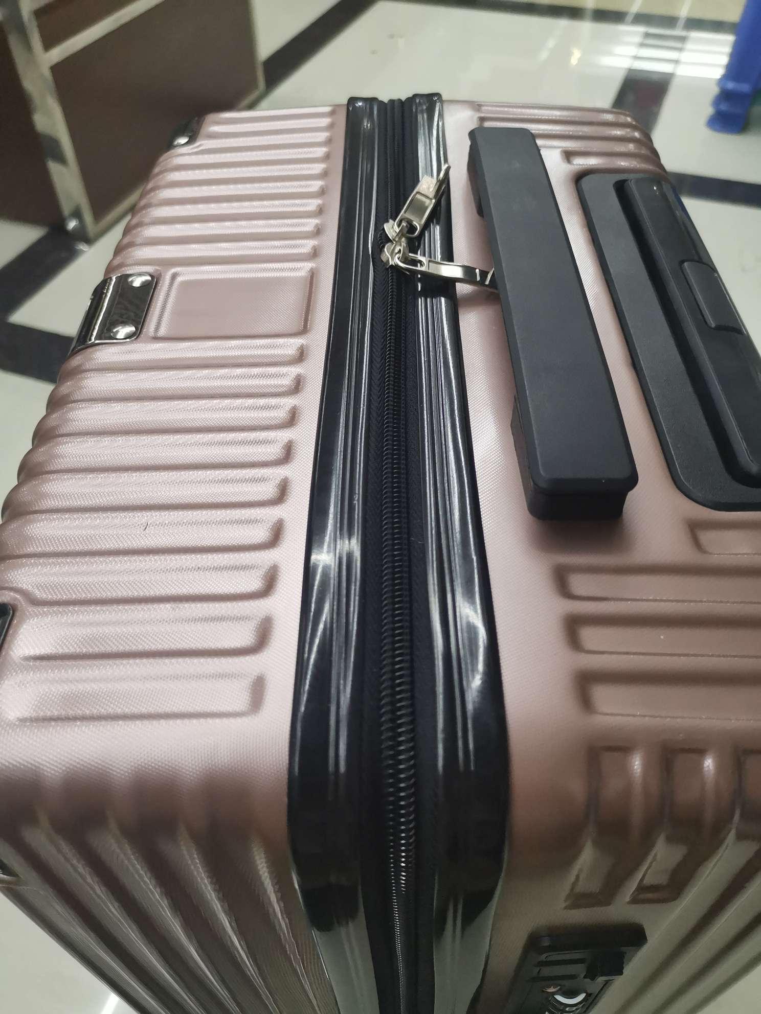 旅行箱拉杆箱滑轮箱pc箱产品图