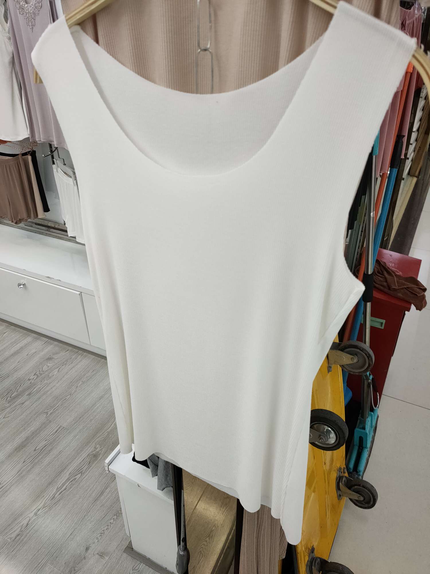 Female vest 022 thumbnail
