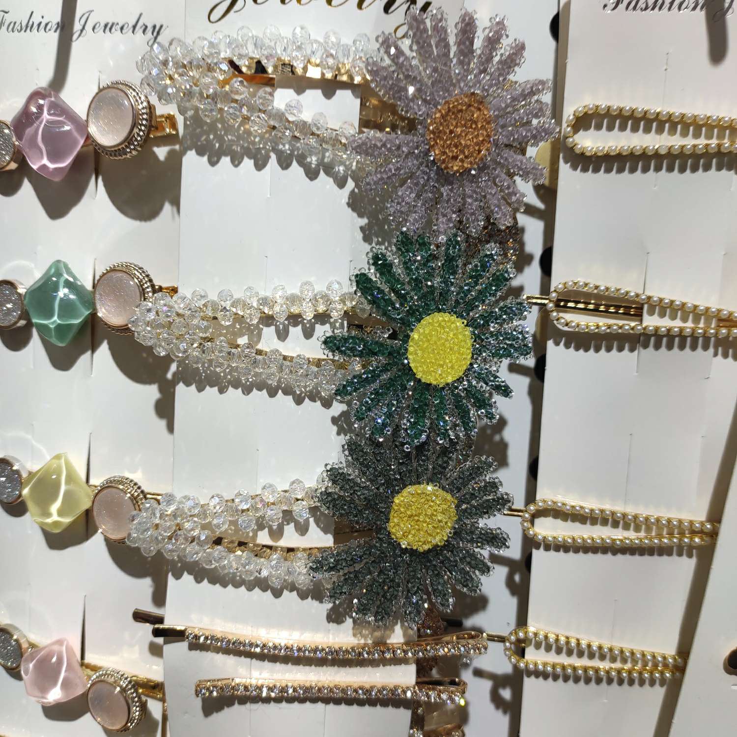 The new internet-famous style of fresh little Daisy hair clip, crystal BB clip, sugar Korean-style frost-special effect Daisy edge clip, forest style
