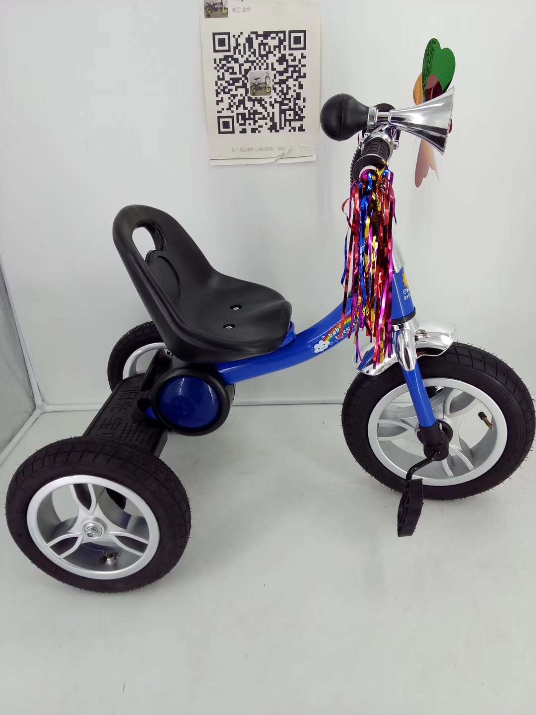 HBTR168充气轮 可控音乐 风车彩带儿童三轮车