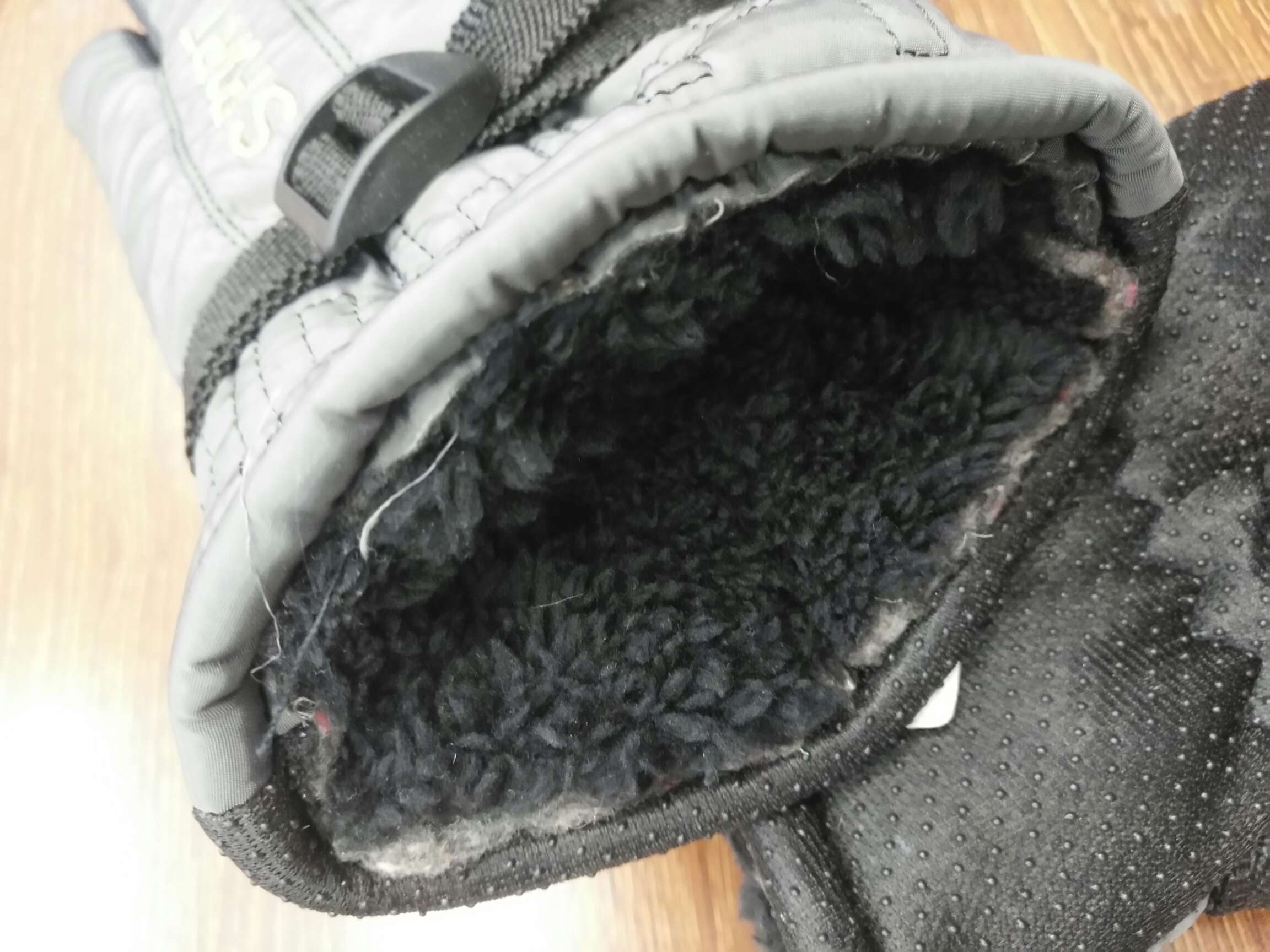 男士:28公分:手背防雨布:手心防滑:内里深色舒面绒::黑色::宗色:灰色:3个色混一打:黑6双:灰和宗各3双:现货便宜细节图