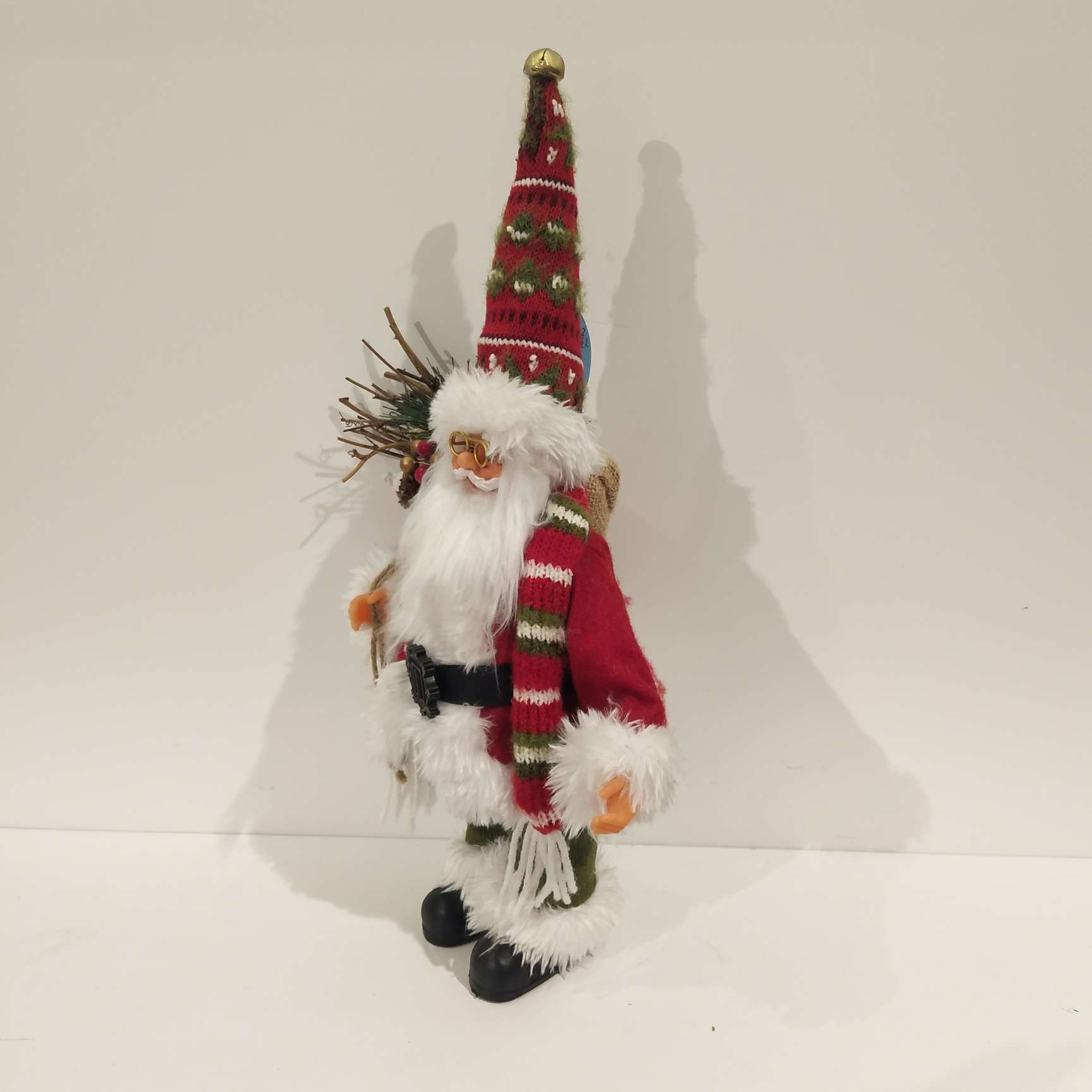 A 12-inch flowered hat old man Application Scenario