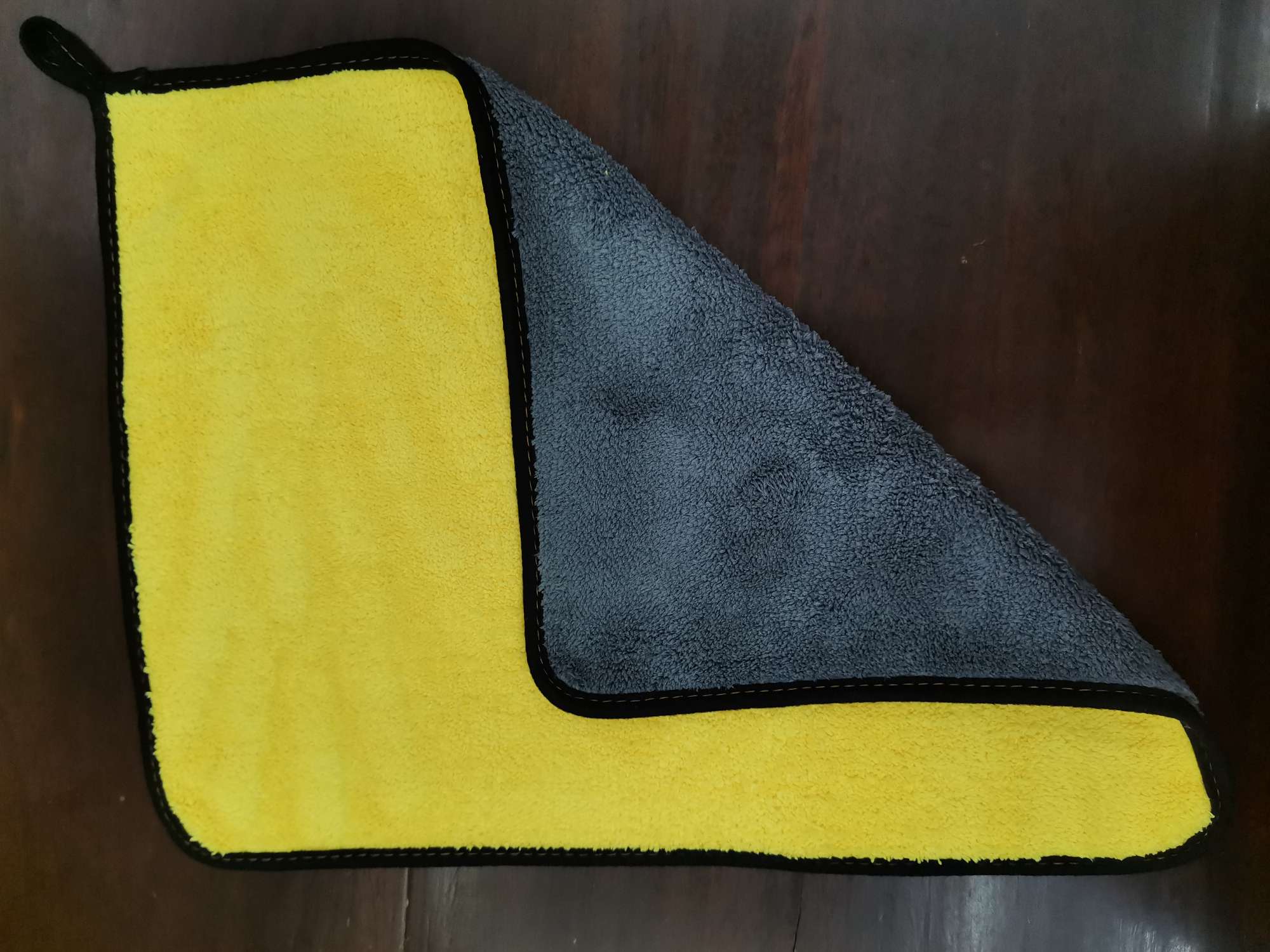 Car towel, car cleaning cloth, water-absorbing and non-shedding, special water-absorbing cleaning cloth for car glass, household edge wrapping 30x30 details Picture
