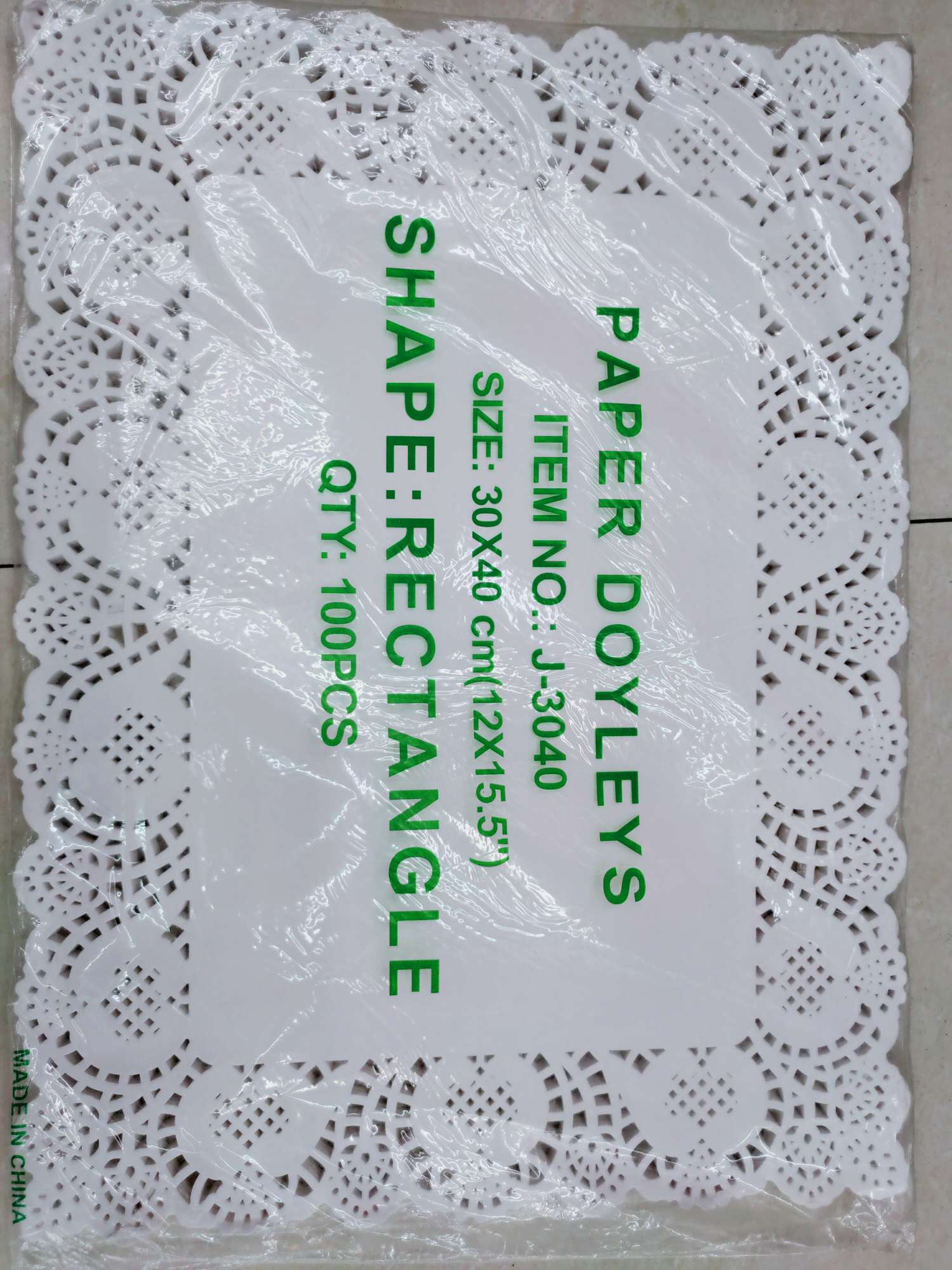 Hotel Supplies Oil Absorbent Paper, Oil Resistant Hollow Flower Base Paper, Disposable White Paper Placemat, Rectangular Apple Flower Paper Pad, Fried Food Paper, Baking Cake Paper, White Cake Cup, Barbecue Paper Holder