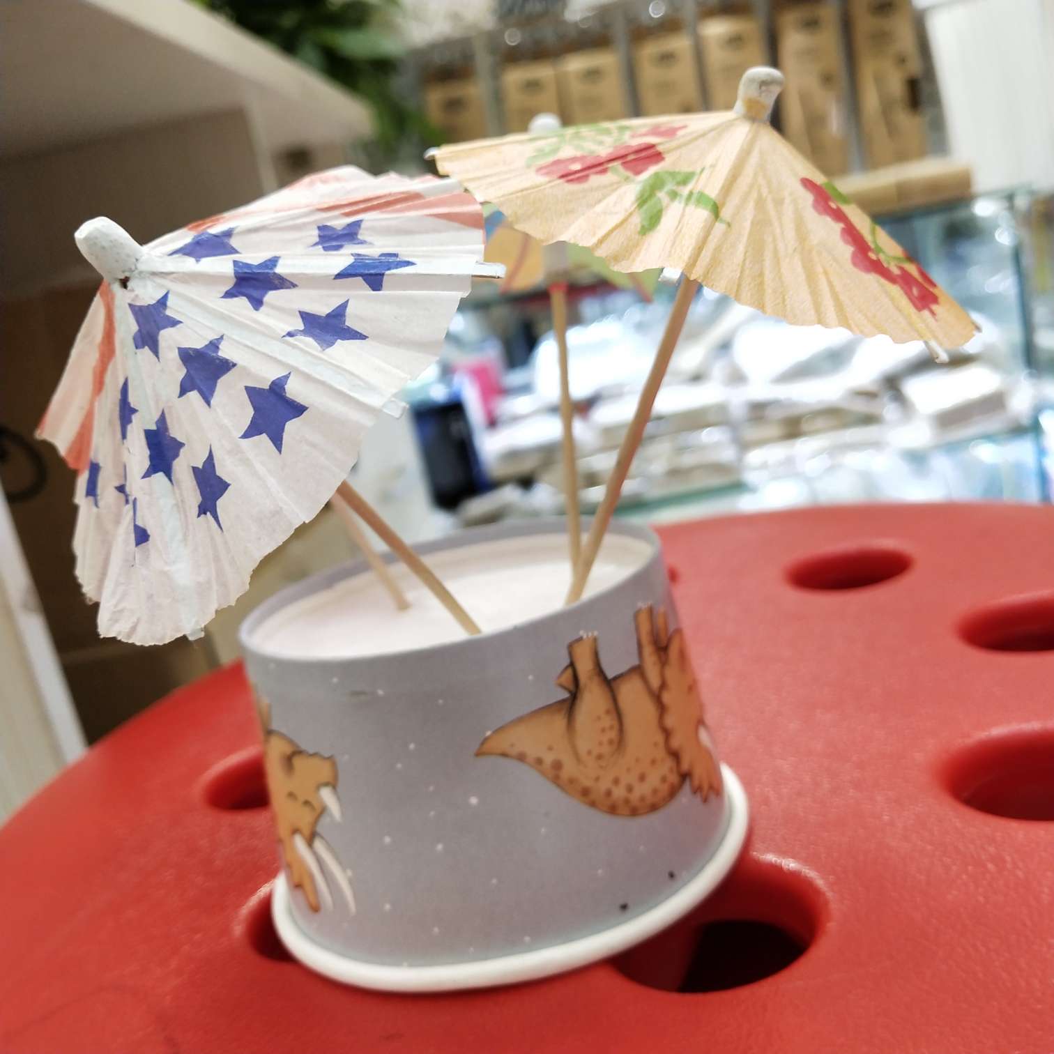 Wholesale of small umbrellas, toothpicks and party decorations details Picture