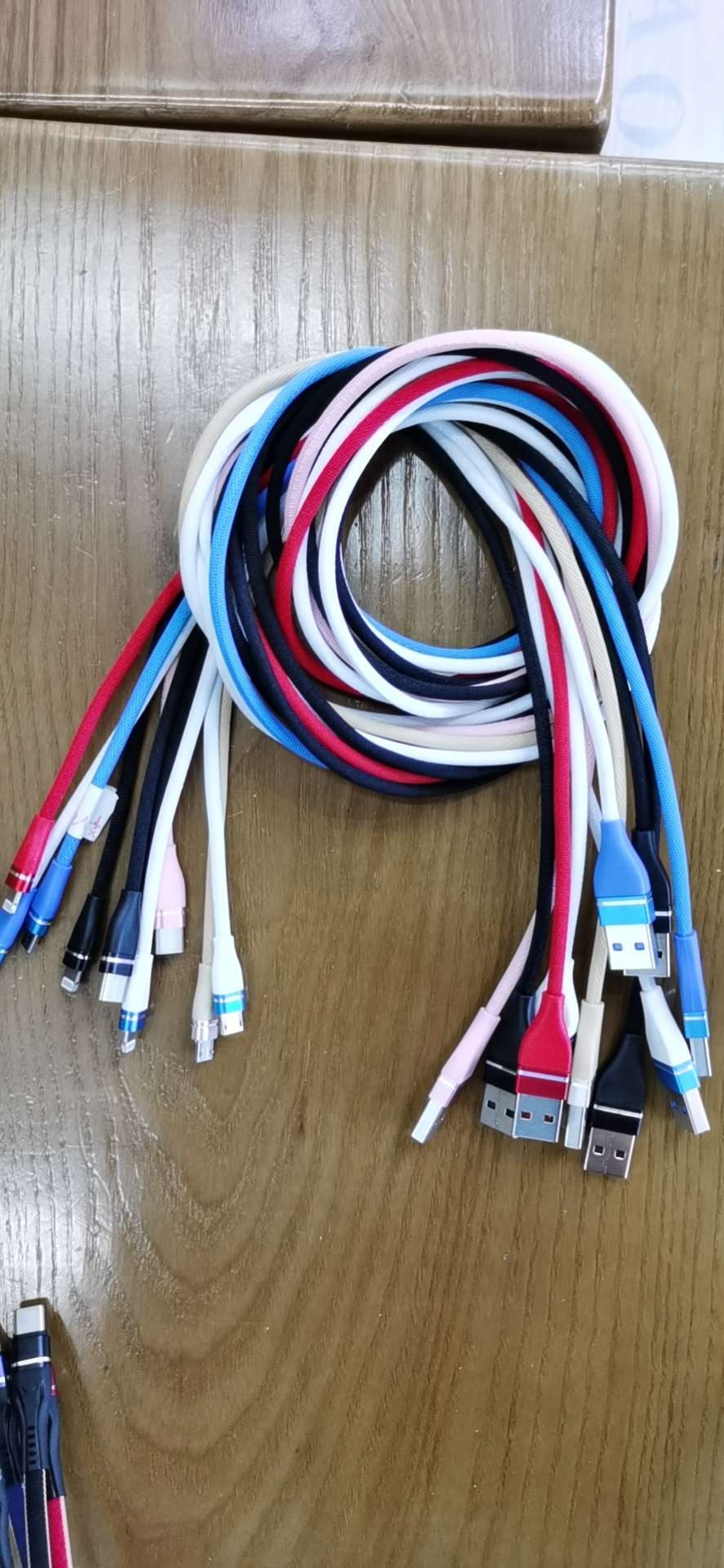 战狼品牌弯头一拖三手机数据线 数码配件高速充电传输稳定耐用