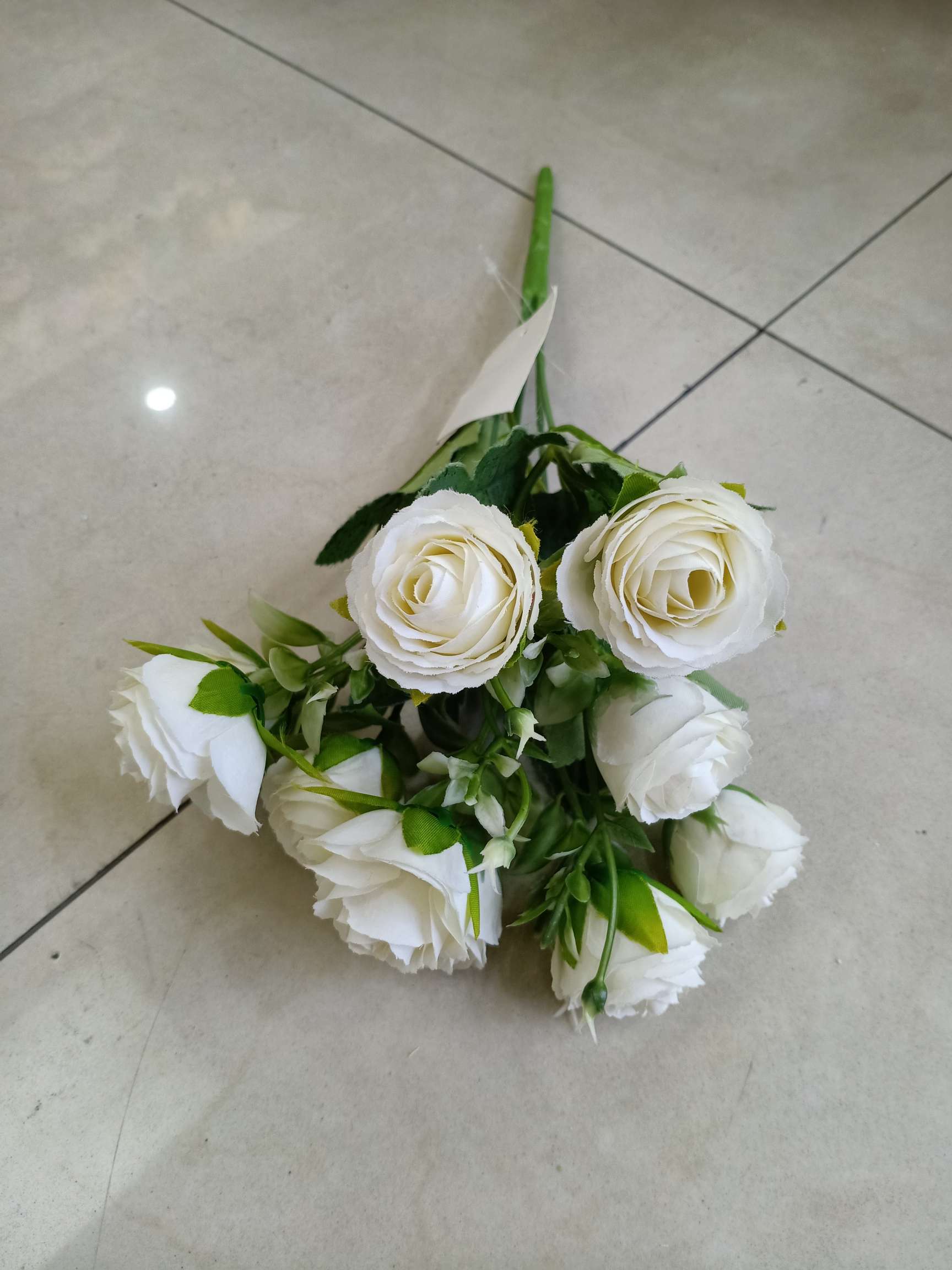 Lili artificial Flower 5-prong 10-head pastoral auspicious bud wall cabinet decoration, wedding decoration Item Picture