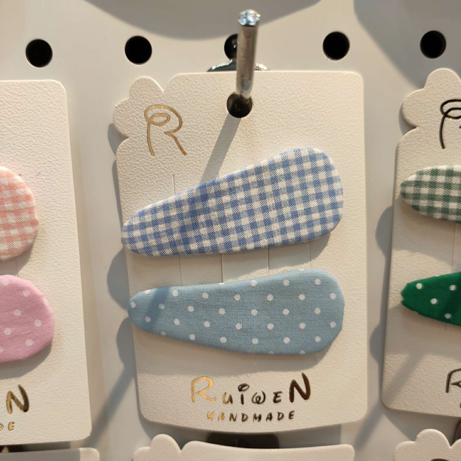 Colorful drop dot grid design