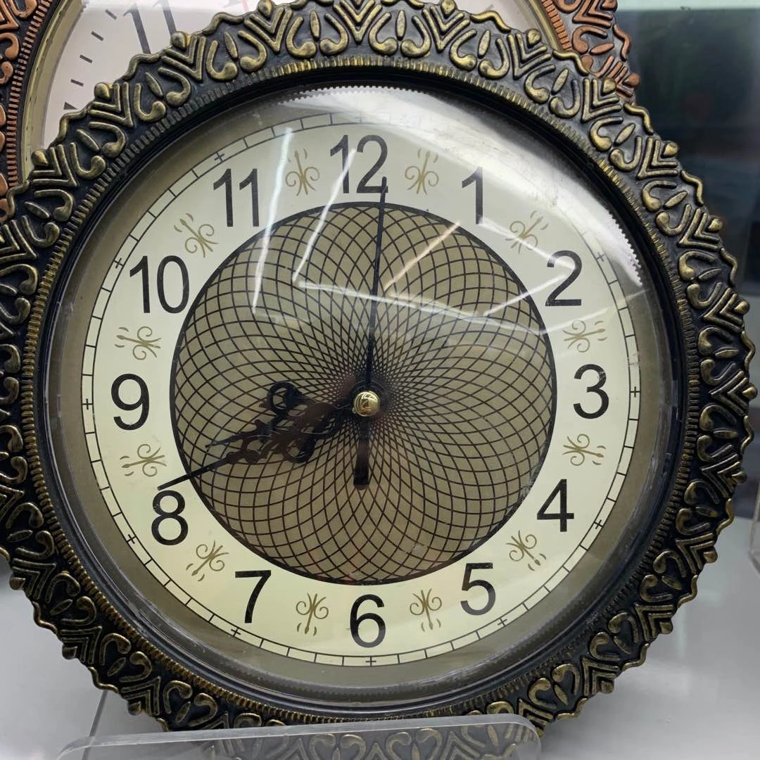 Yiwu quality retro-style clocks, wall clocks, small wall clocks, living room wall decorations, electronic wall clocks, all retro style detail image 2