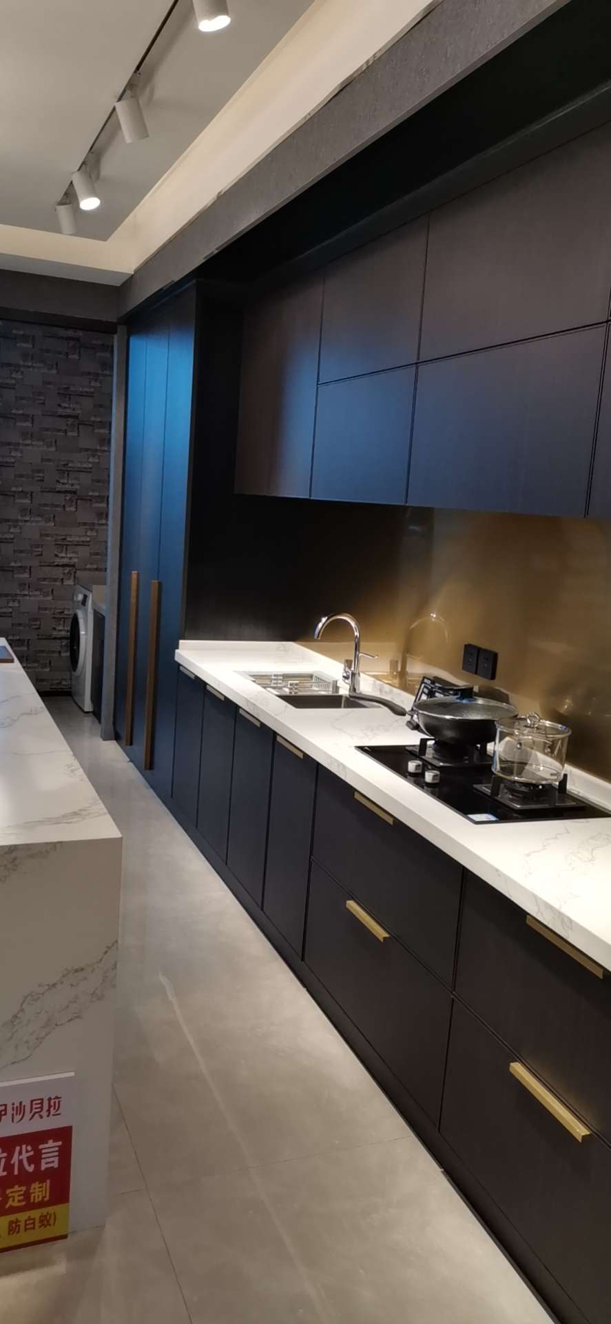 Yishabera all-aluminum home kitchen cabinets, wardrobes, wine cabinets, antique display stands, decorative cabinets, modern and simple new Chinese style light luxury Application Scenario