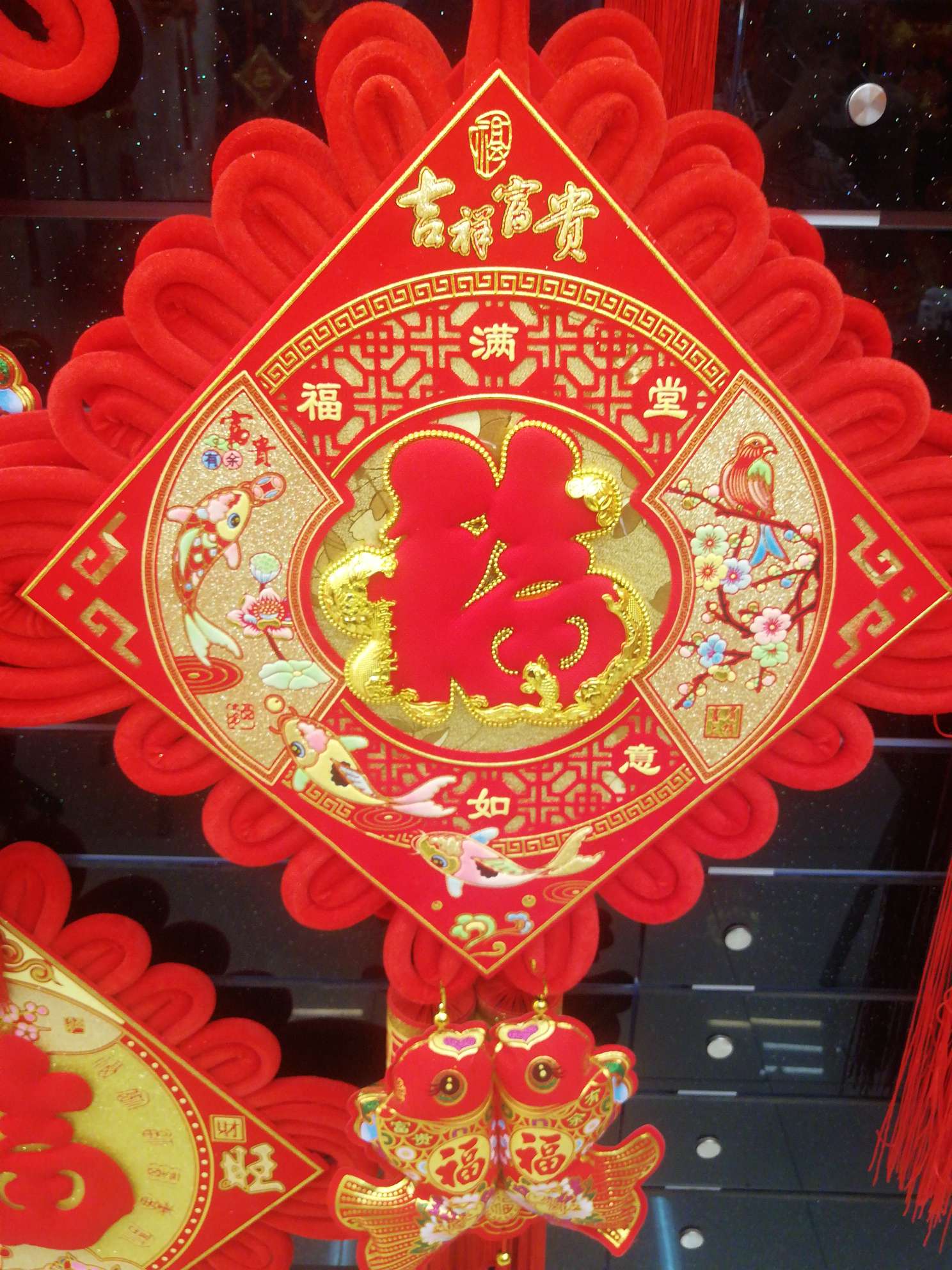 Chinese knot printed with window decorations