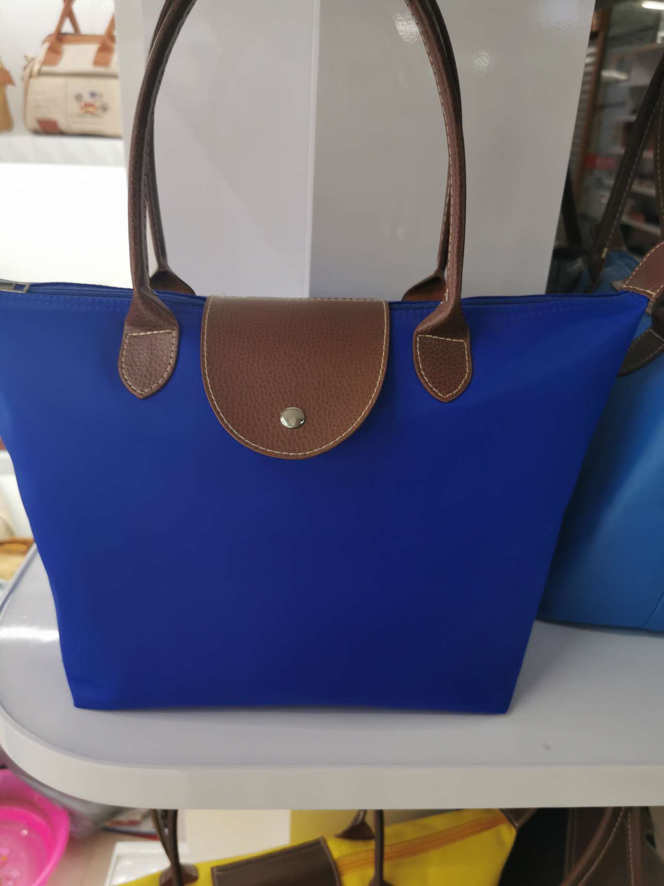 Folding handbag thumbnail