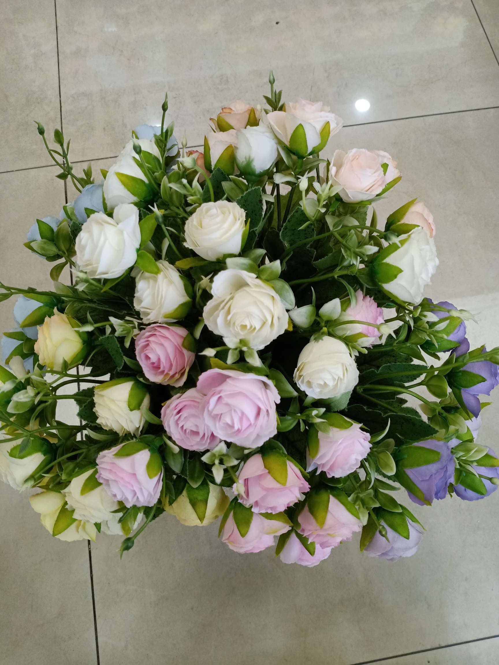Lili artificial Flower 5-prong 10-head pastoral auspicious bud wall cabinet decoration, wedding decoration details Picture