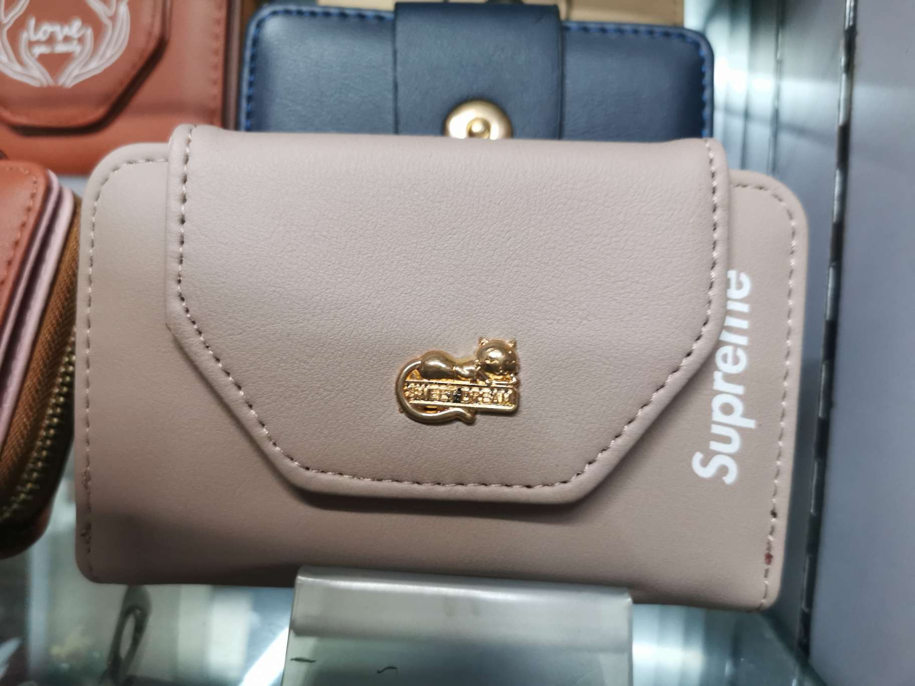 Wallet, mouse details Picture