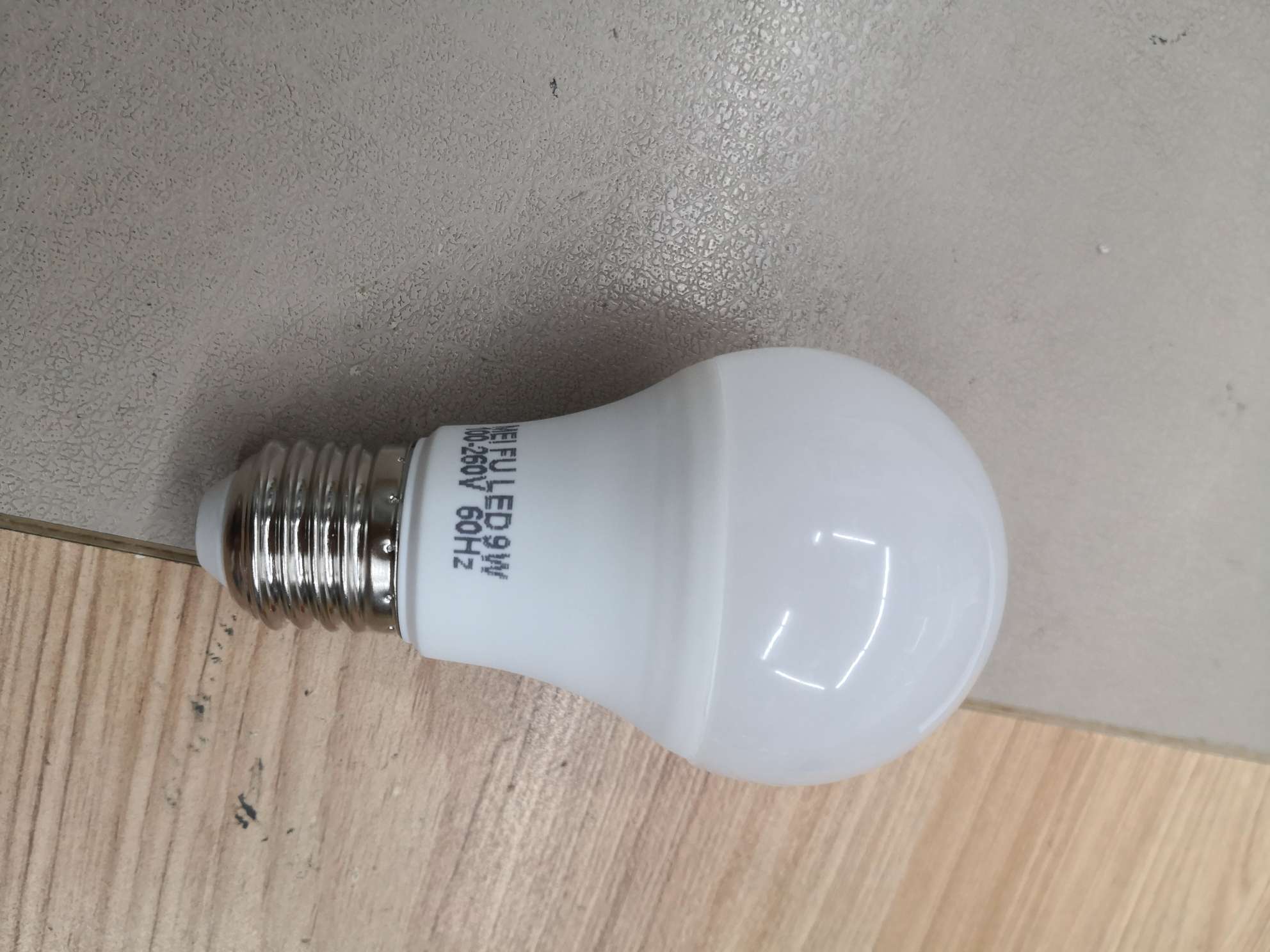 9-watt bulb lamp