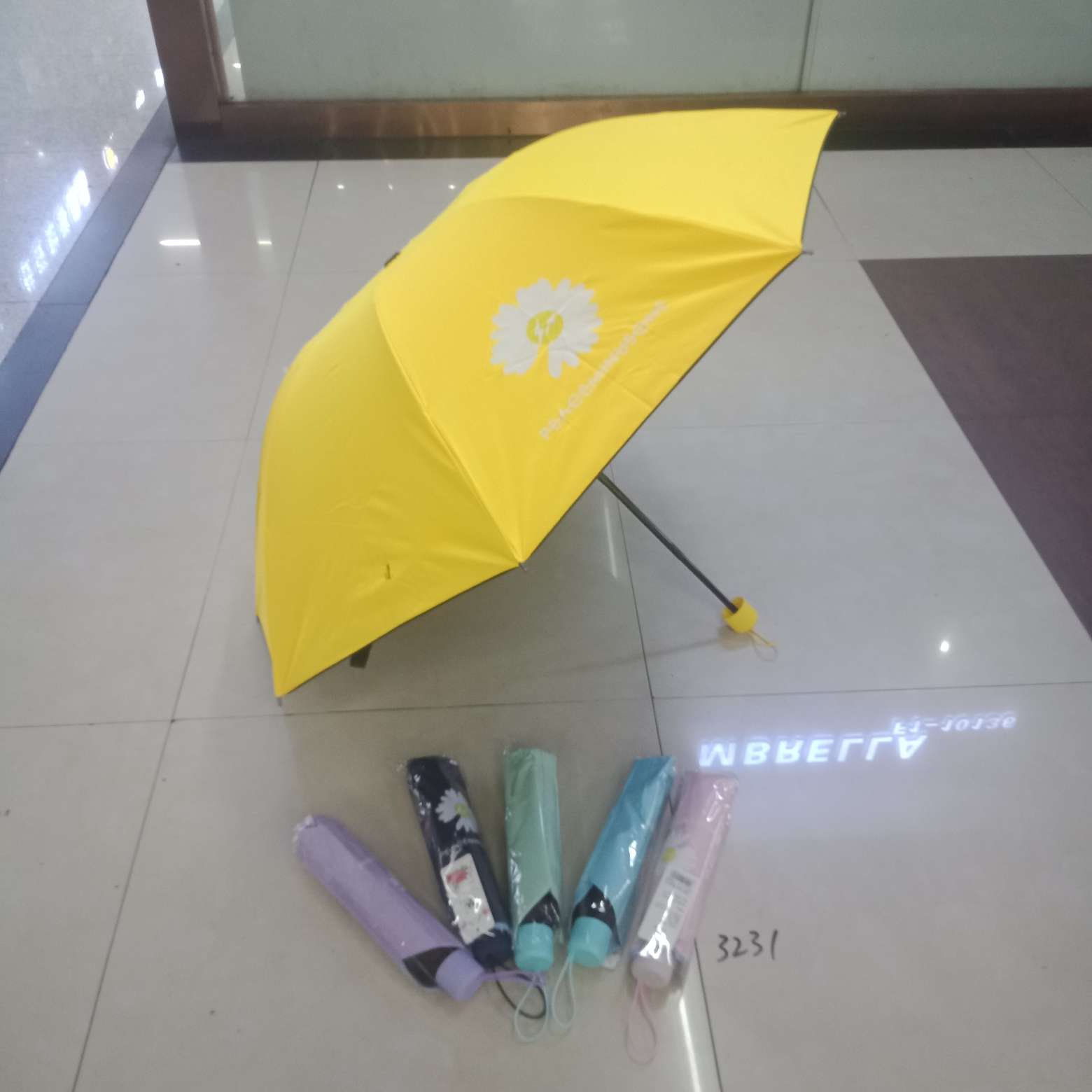 三折黑胶伞新款小雏菊少女专用产品图