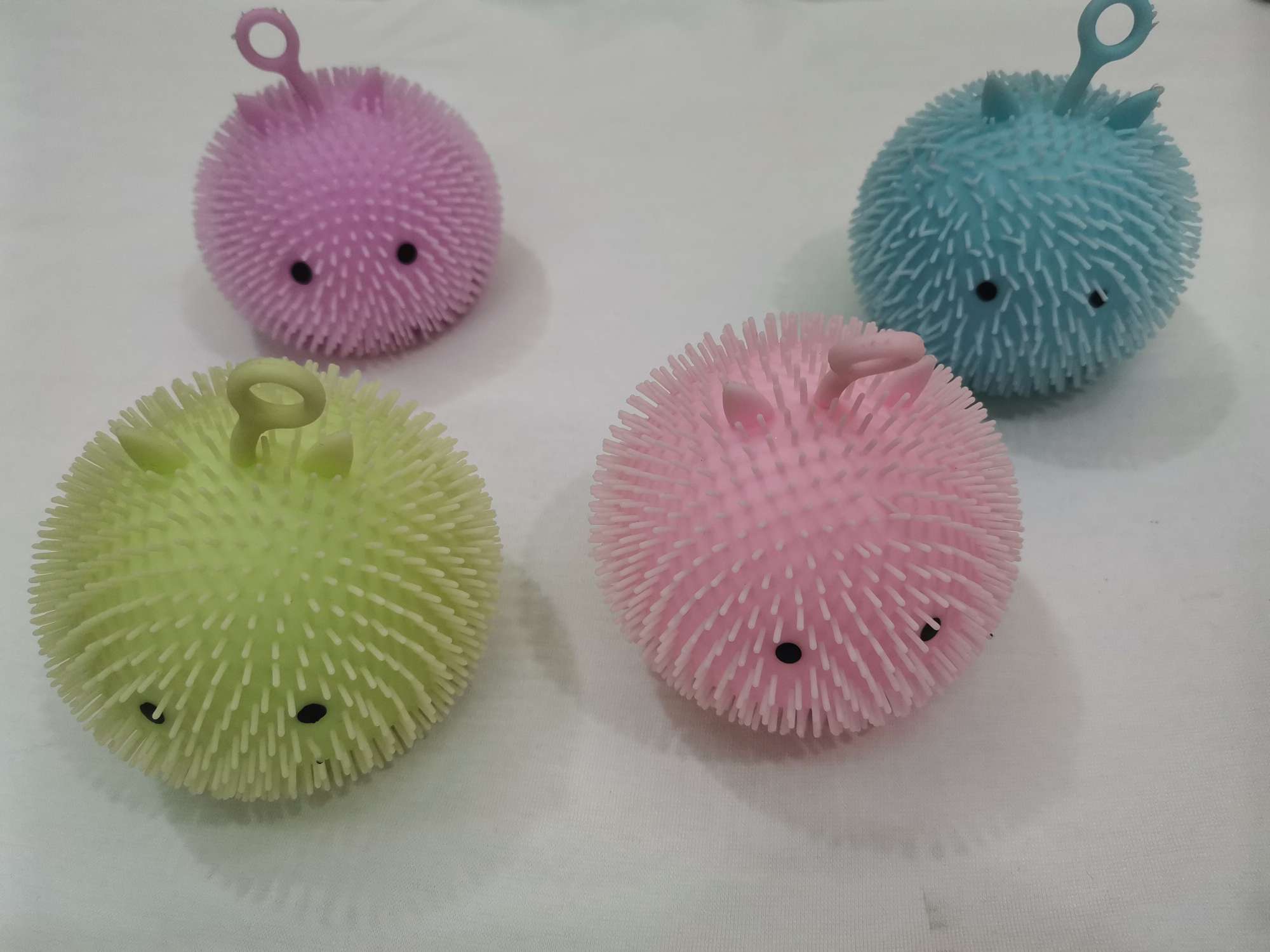 Manufacturers direct TPR flash cute baby fluffy ball toys thumbnail