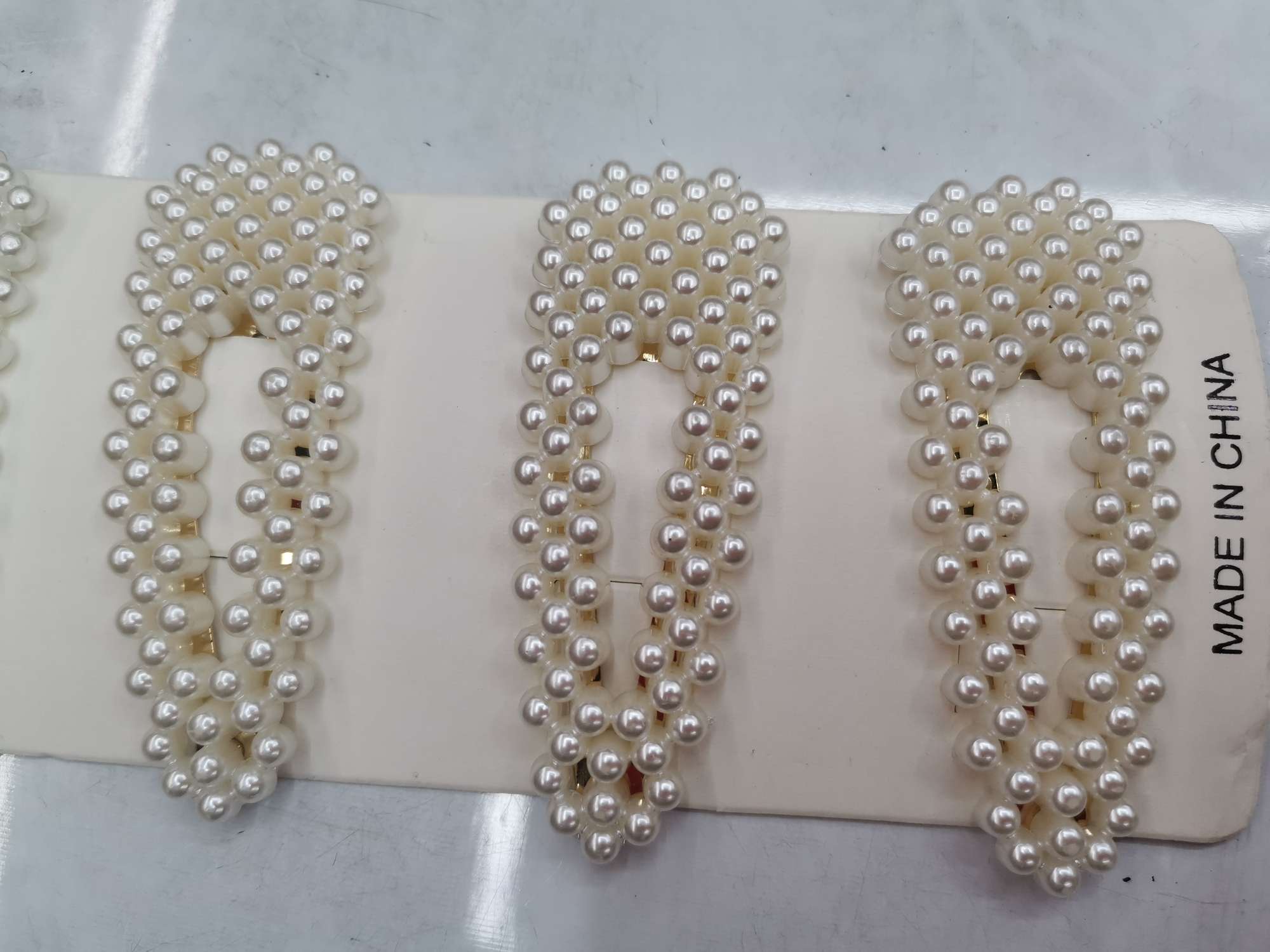 BB clip pearl white thumbnail