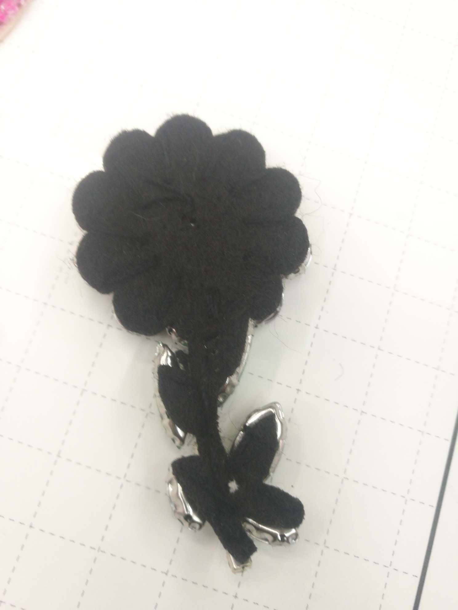 手缝压克力耳朵爪钻饰品花产品图