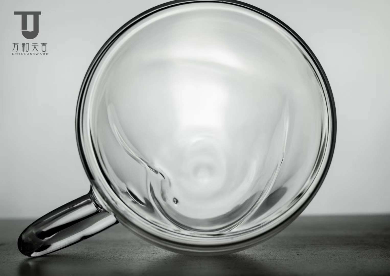 The Beauty of Materials: Exploring the Warming Touch of Ceramics and Glass