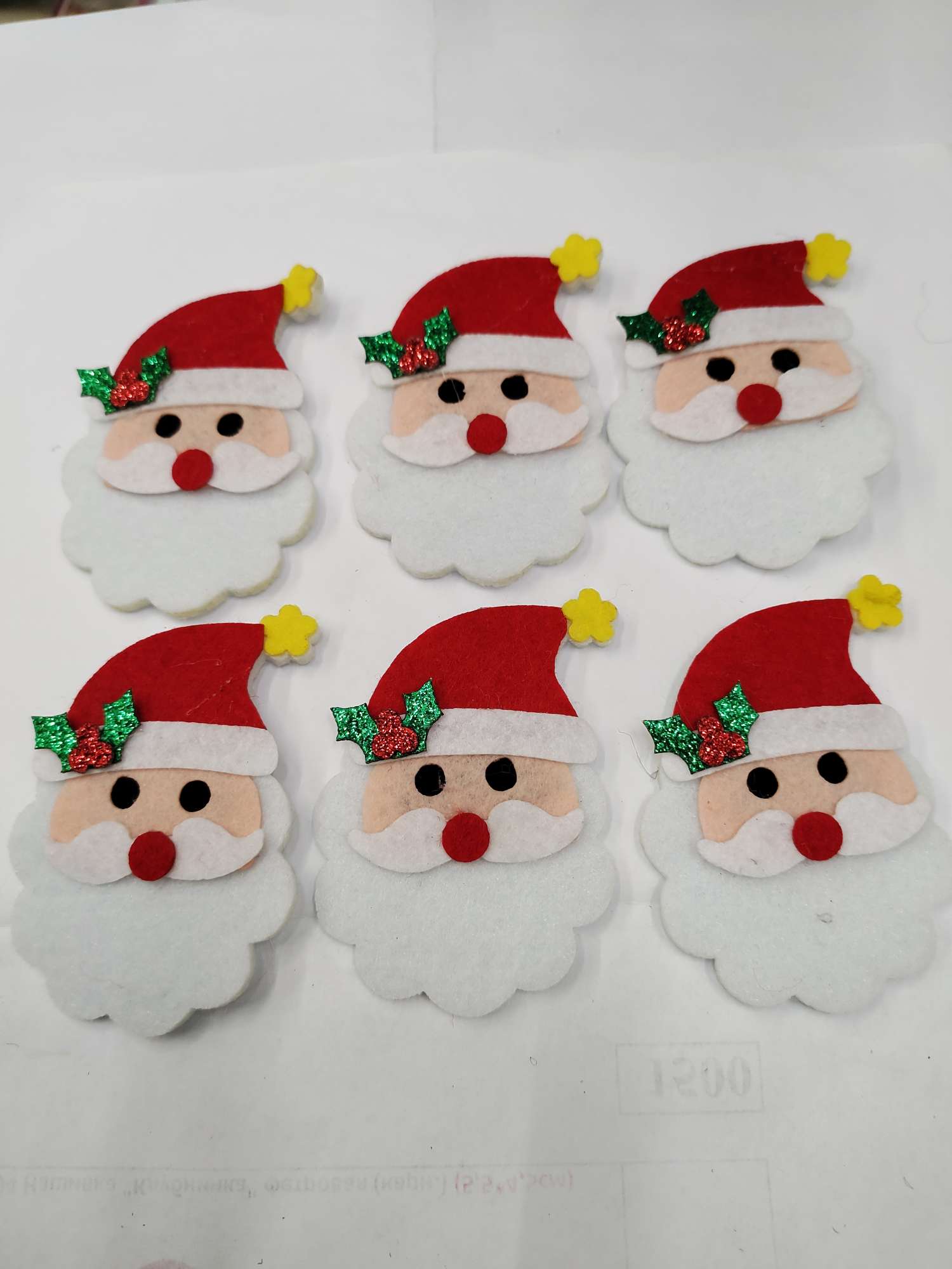 毛毡布圣诞老人头 不织布圣诞老人头 
 无纺布老人头 毛毡和葱粉制作 厂家直销，来样定做。