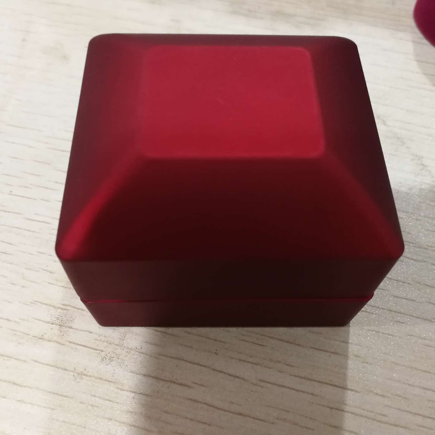 红色光面首饰盒产品图