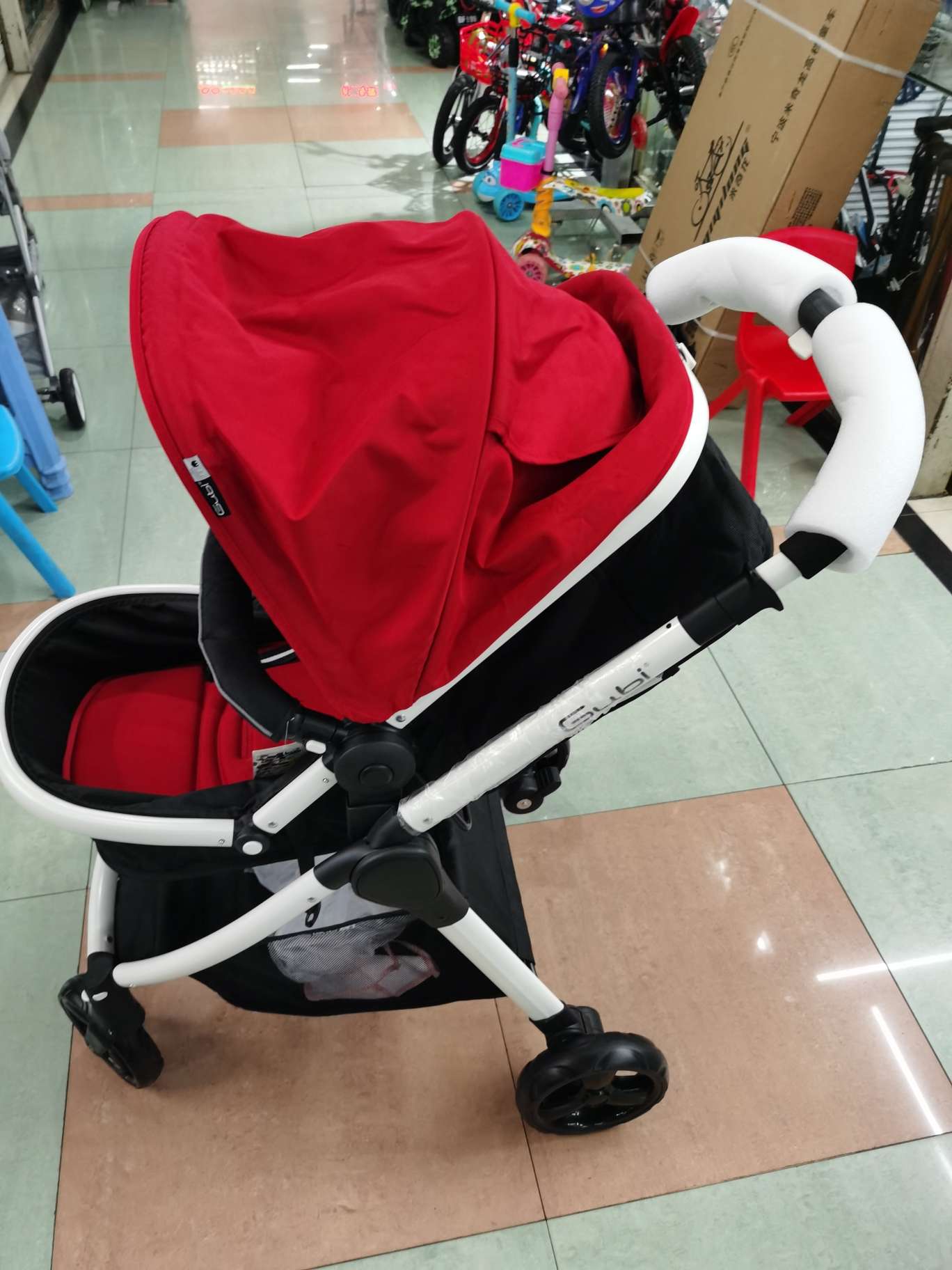 All-aluminum one-button folding stroller for children