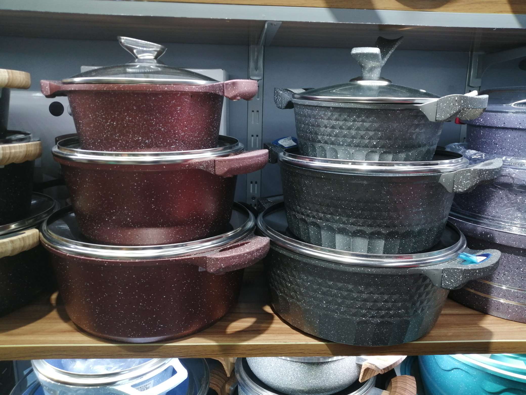 A three-piece soup pot set made of tourmaline