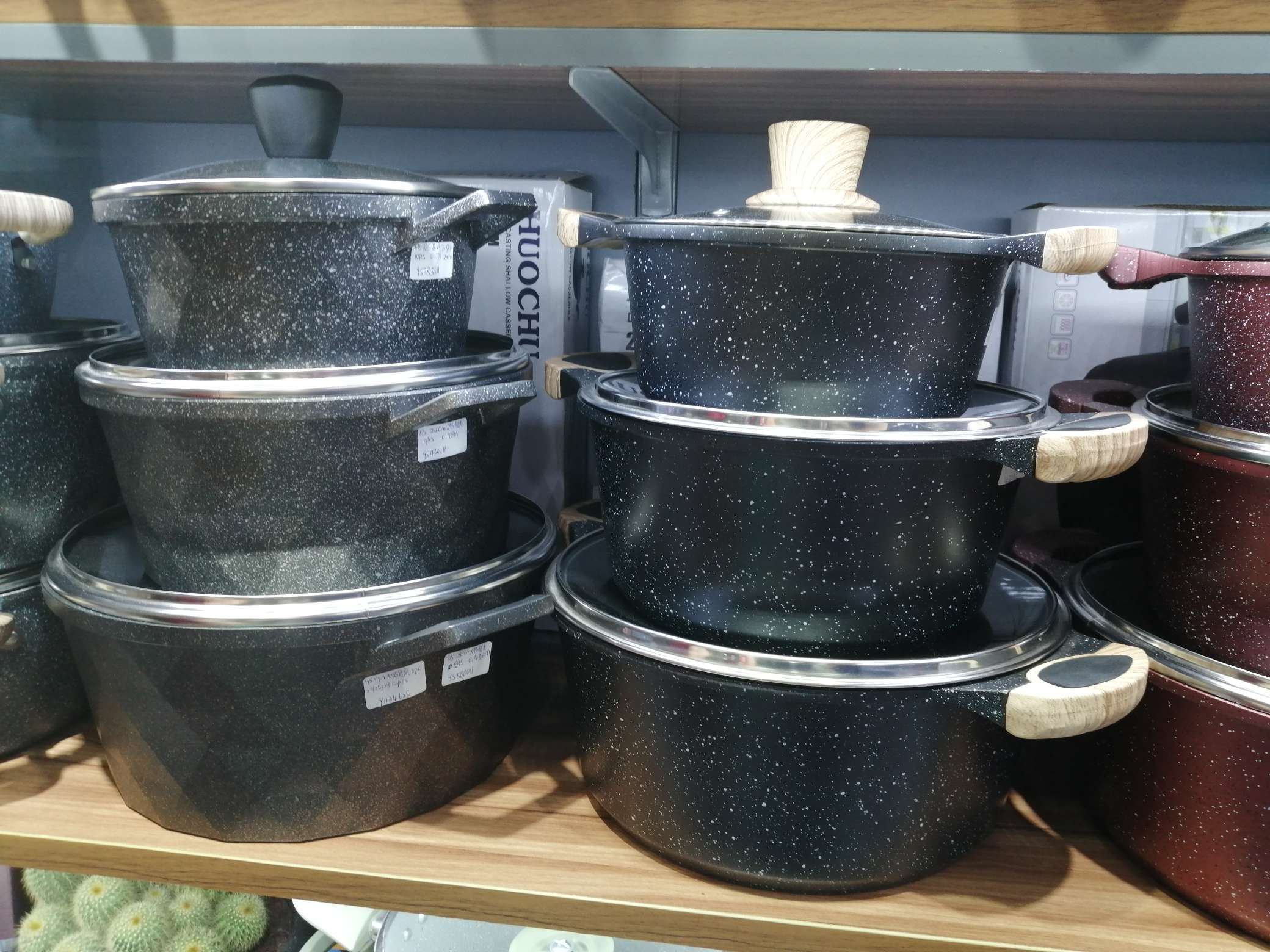A three-piece soup pot set made of tourmaline details Picture