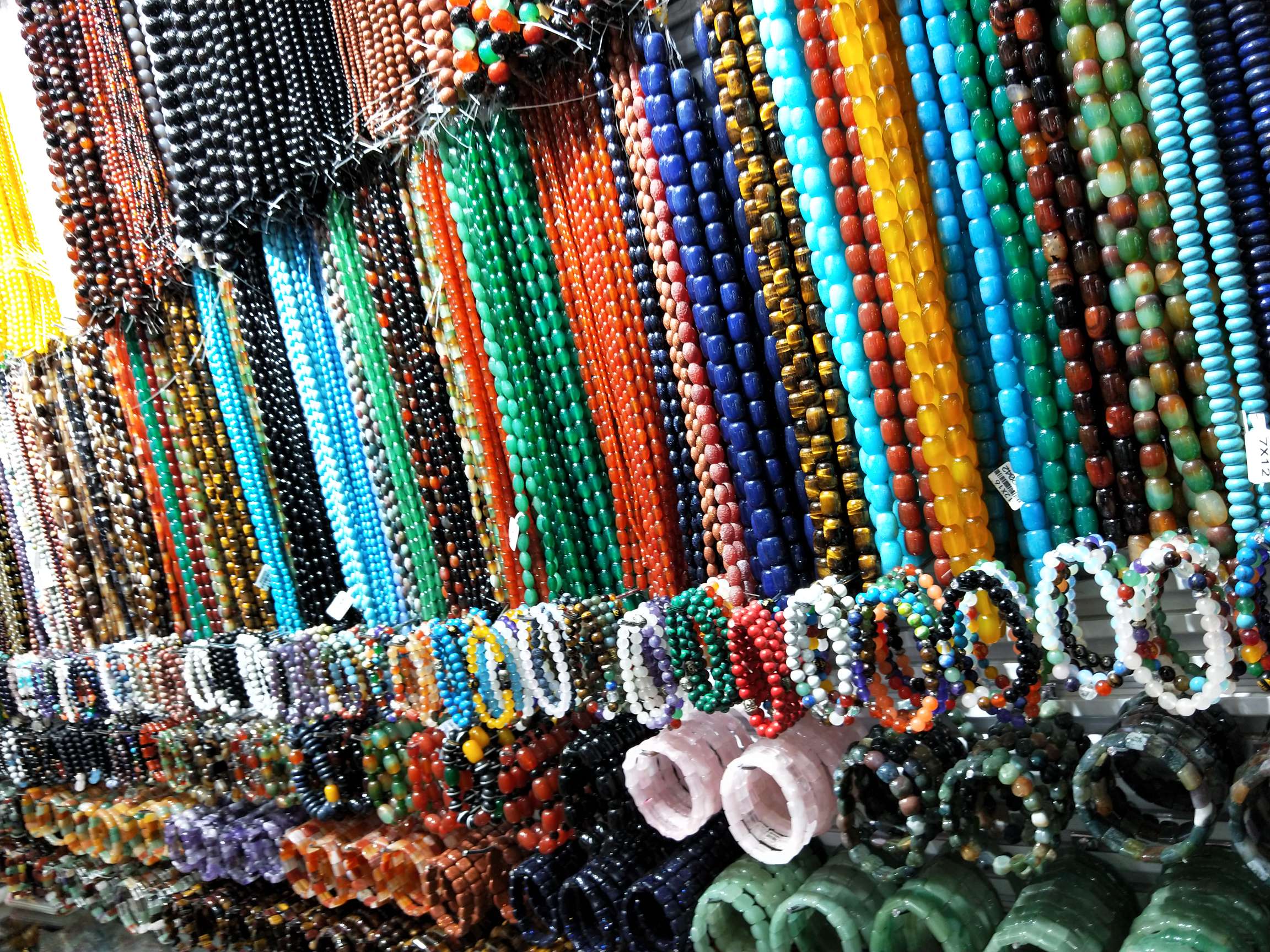 All kinds of natural agate, tiger stone, crystal, garnet, lapis lazuli, black obsiderite, malachite, color stone and so on. All kinds of bracelets, chains, necklaces. thumbnail
