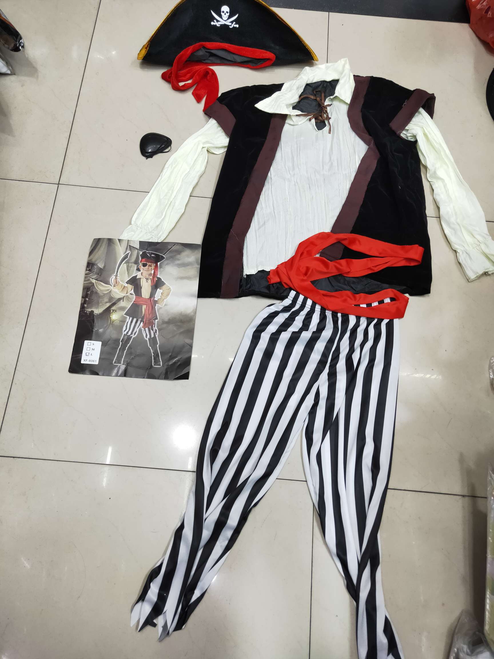 Pirate suit details Picture