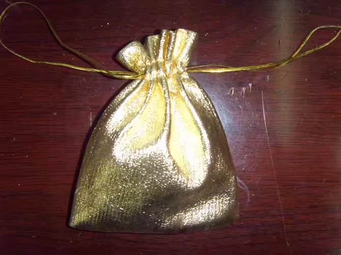 Gold and silver bags, rose gift bags, accessory bags, gift packaging bags, drawstring bags, gauze bags, wedding candy packaging bags
