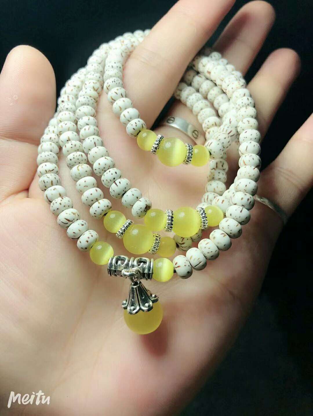 4✘6 star moon beads with red agate, cat 's eye. undefined