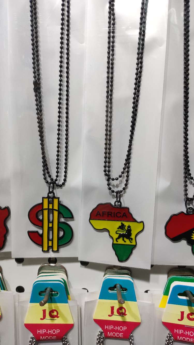 毛衣链精致典雅细节图