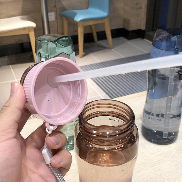 Yiwu Good Goods Sports Water-absorbing Cup 0720-493 Capacity 600ml Material PC Sealing Ring Silicone quantity 80pieces Volume 59.5*36*50 Volume 0.108 undefined
