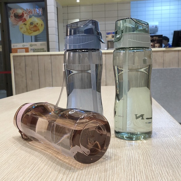 Yiwu Good Goods Sports Water-absorbing Cup 0720-493 Capacity 600ml Material PC Sealing Ring Silicone quantity 80pieces Volume 59.5*36*50 Volume 0.108 full figure