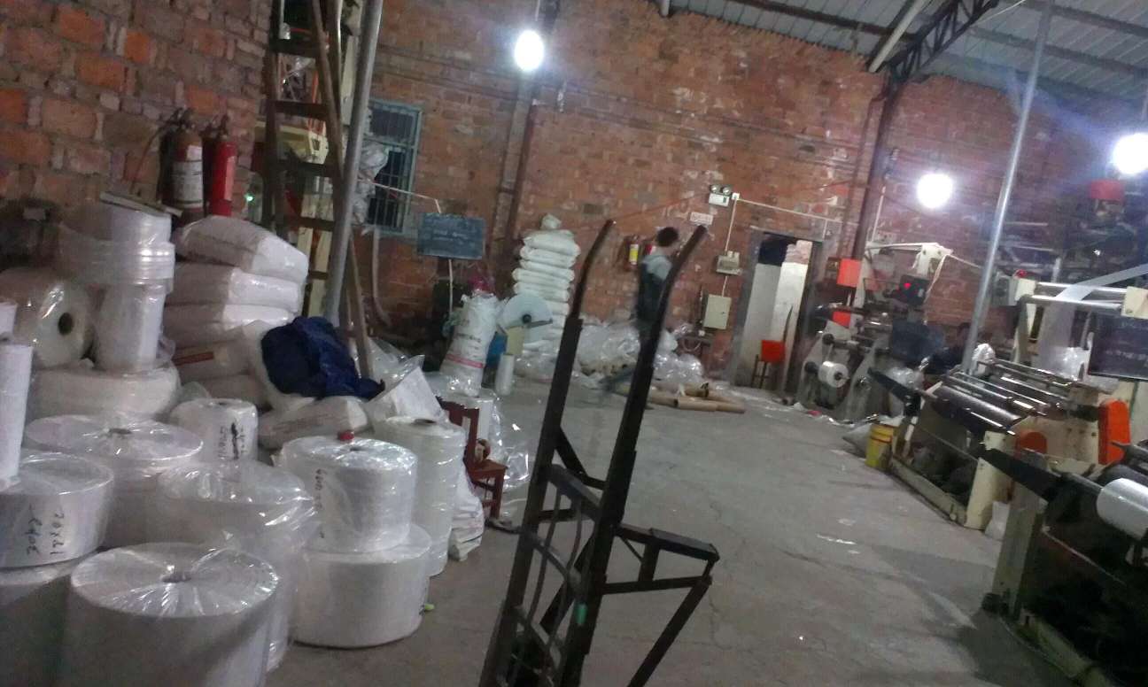 We have a complete range of in-stock specifications or custom factory direct sales of PE self-adhesive packaging bags, clothing warning words, plastic bags, and custom-made printed transparent frosted soft bags undefined