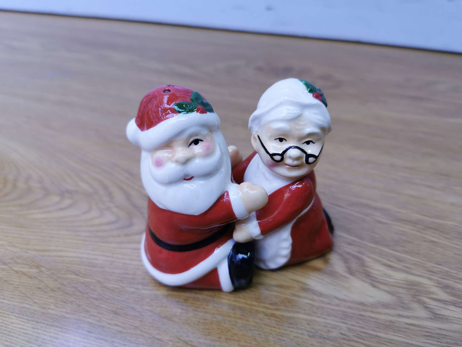 Christmas pottery jar thumbnail