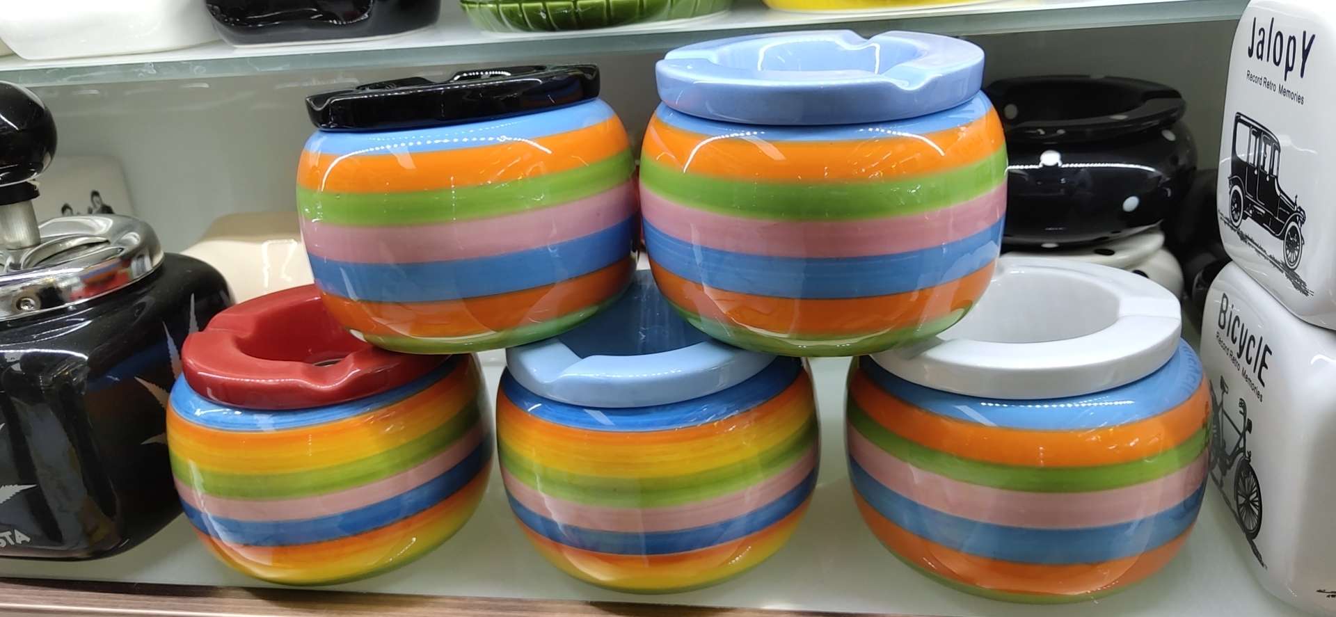 水瓶陶瓷烟灰缸产品图