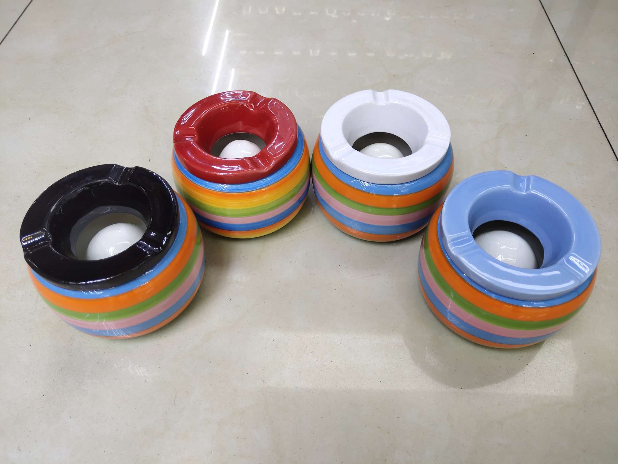 家用烟灰缸实物图