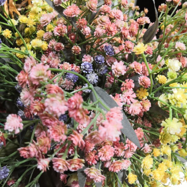 Yiwu's high-quality and colorful artificial flowers are sold directly by the manufacturer. They are suitable for wedding venue decoration, including 3-head chrysanthemums, wedding decoration, home decoration, soft furnishings, crab claw chrysanthemums, and artificial green plants pic 3