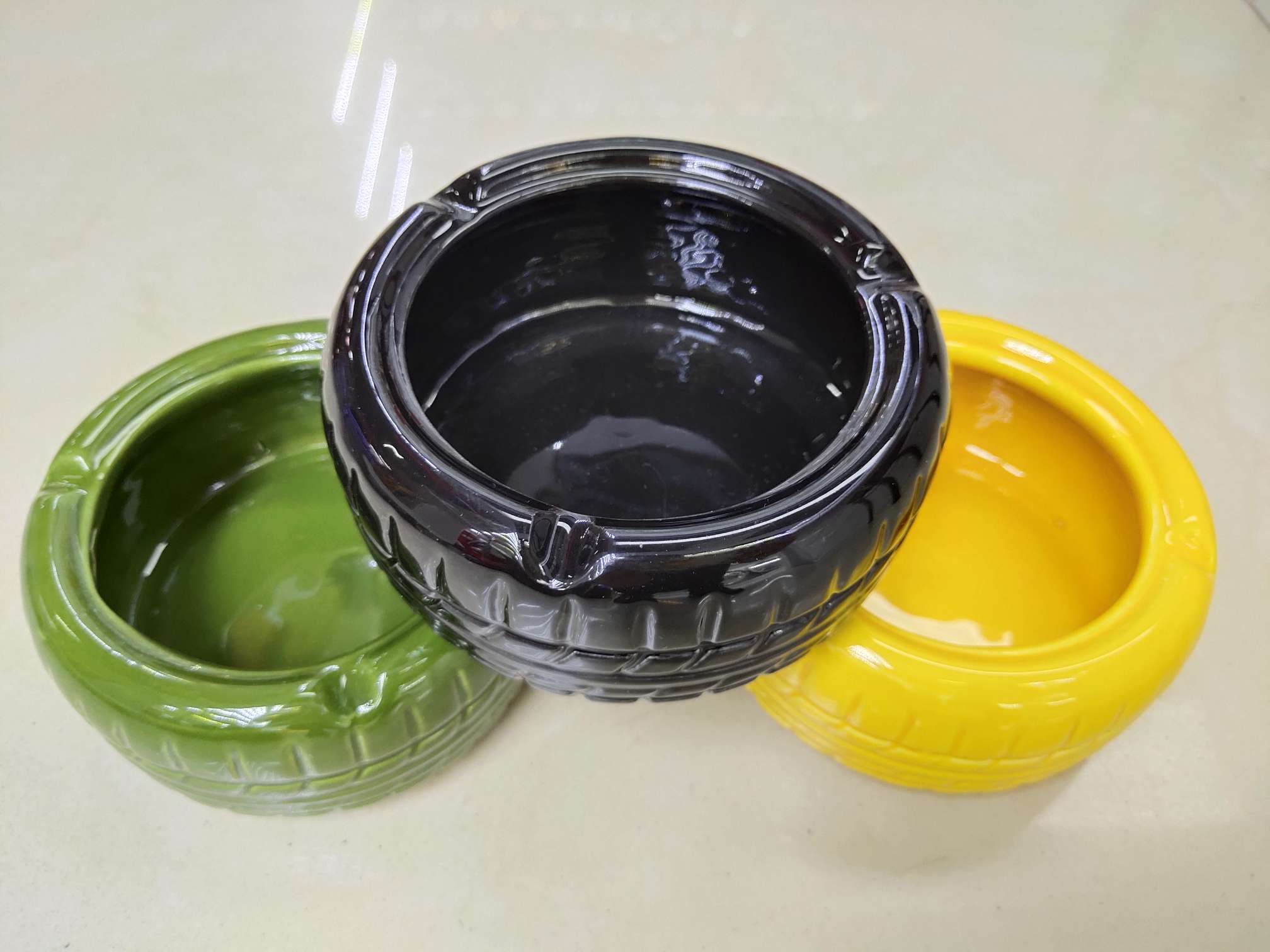 创意陶瓷烟灰缸产品图