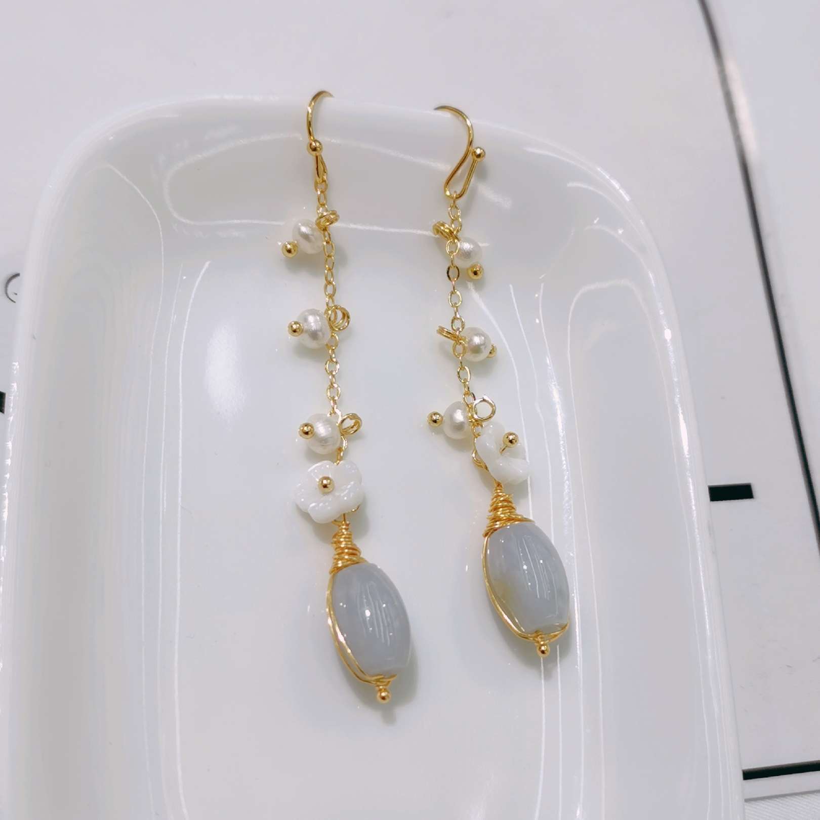 الاقراط الزمردية الطبيعية ذات اللآلئ الطبيعية details Picture