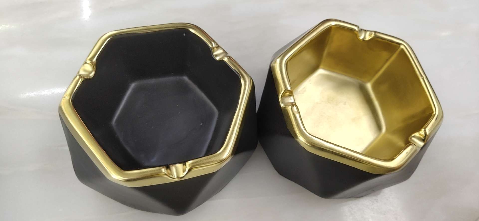 家用烟灰缸实物图