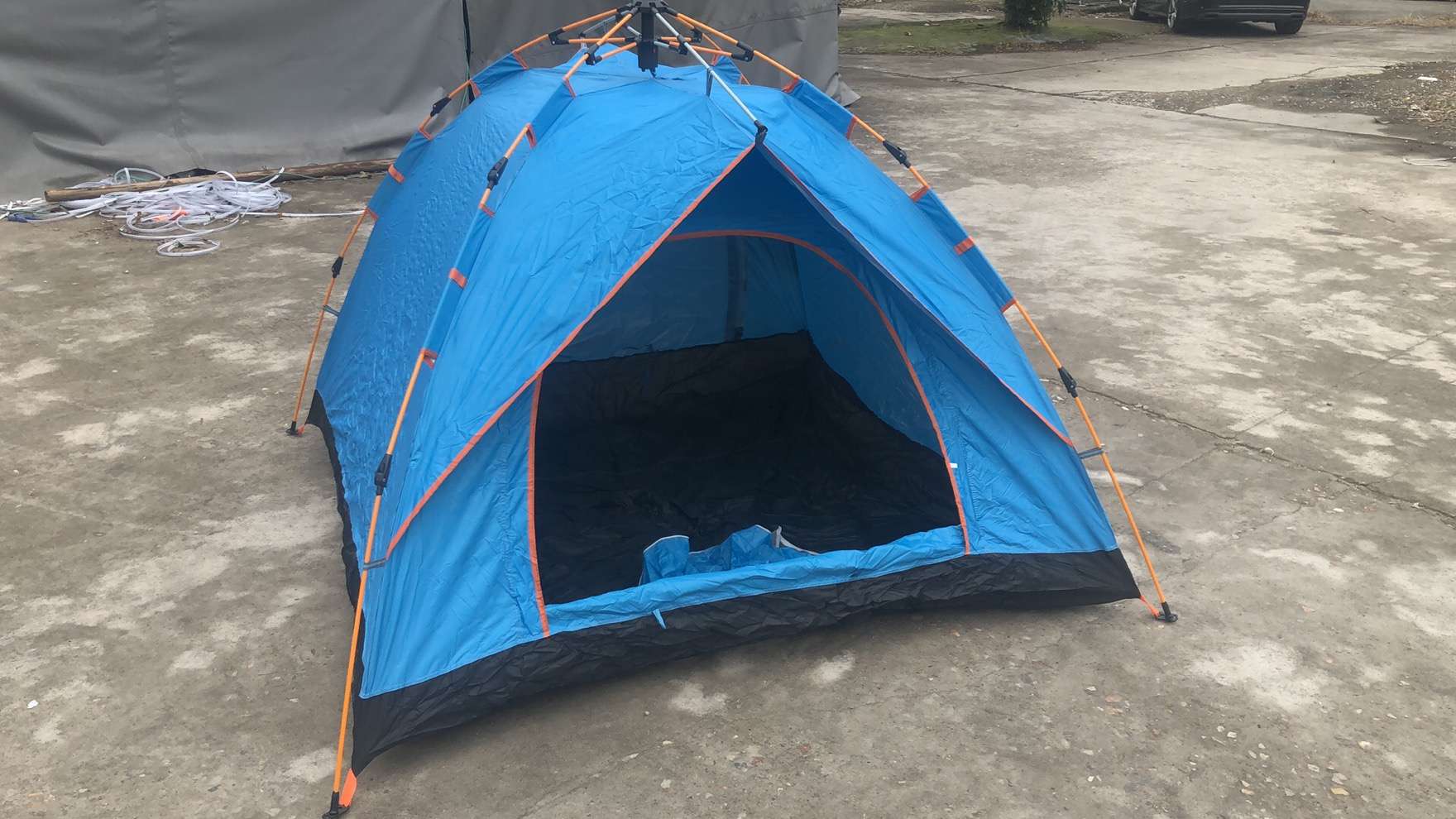 Outdoor tent