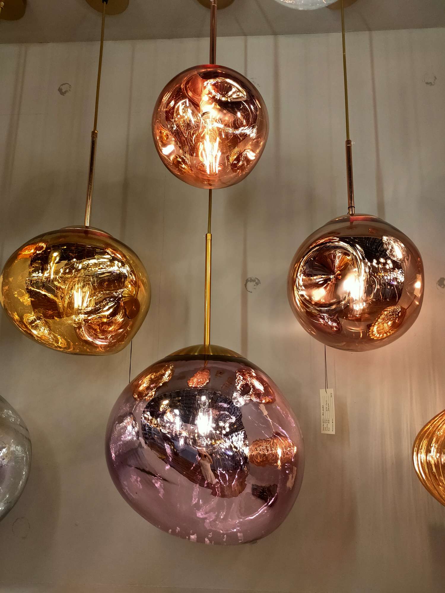 Decorative lighting fixtures, craft lighting fixtures, dining pendants, suitable for decorating stores, restaurants, bars, clothing stores! Item Picture