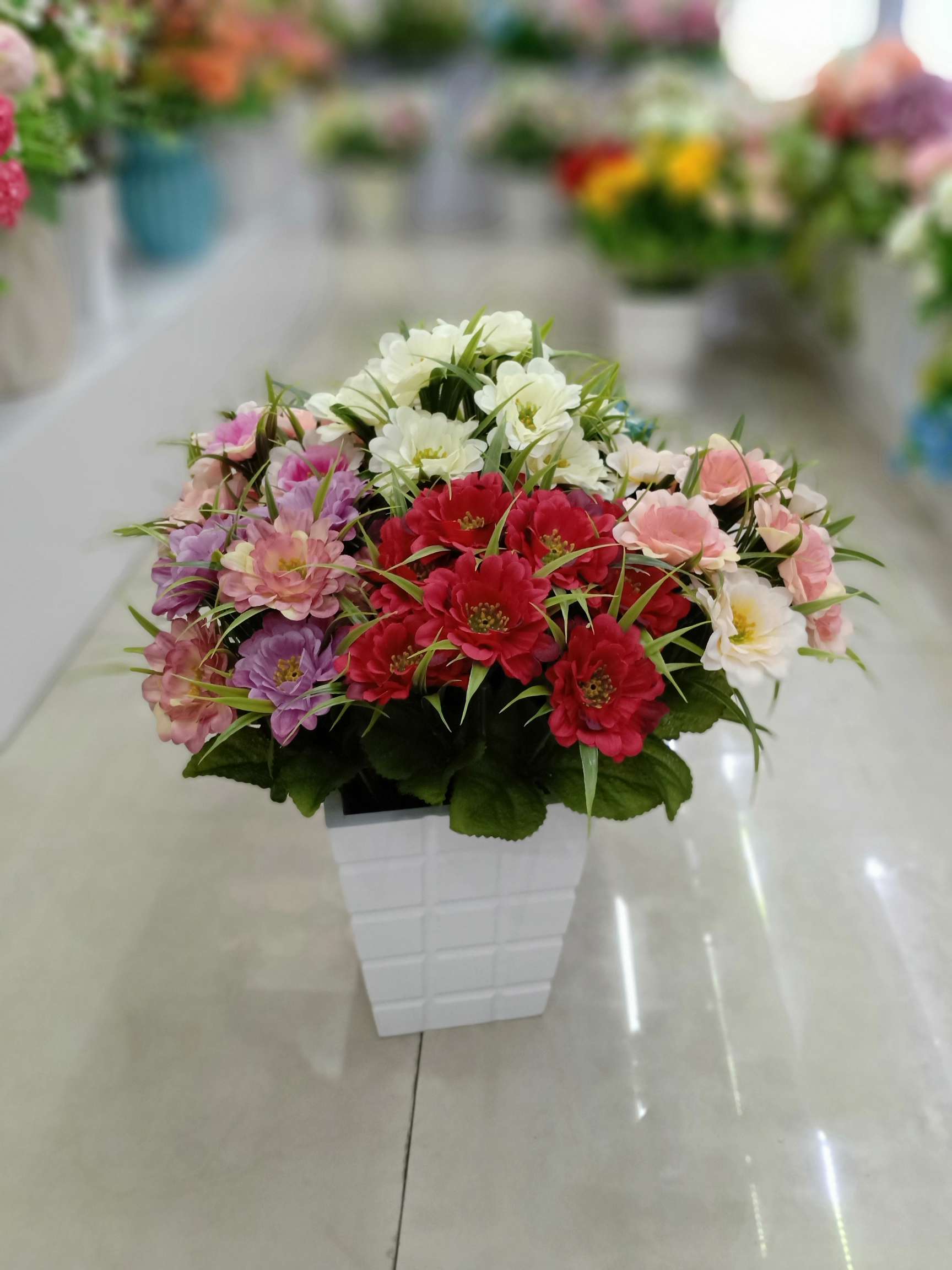 The living room emulates the flower false tea table furnishes the bedroom to decorate the flower arrangement household plastic false flower art decoration 9 fork chrysanthemum wholesale thumbnail
