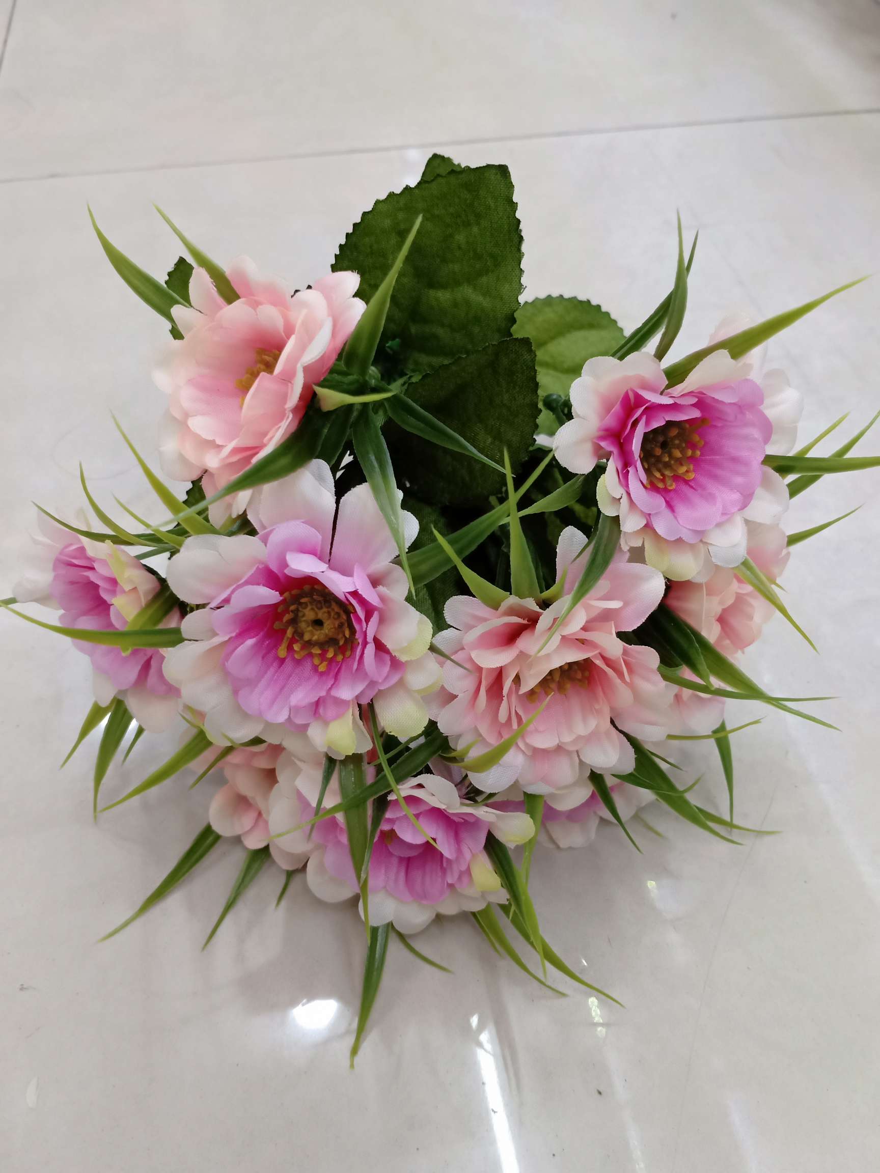 Living room artificial flowers, artificial flower tea, table ornaments, bedroom decorations, flower arrangements, home plastic artificial flower art decoration, 9-pronged chrysanthemum wholesale Specification image