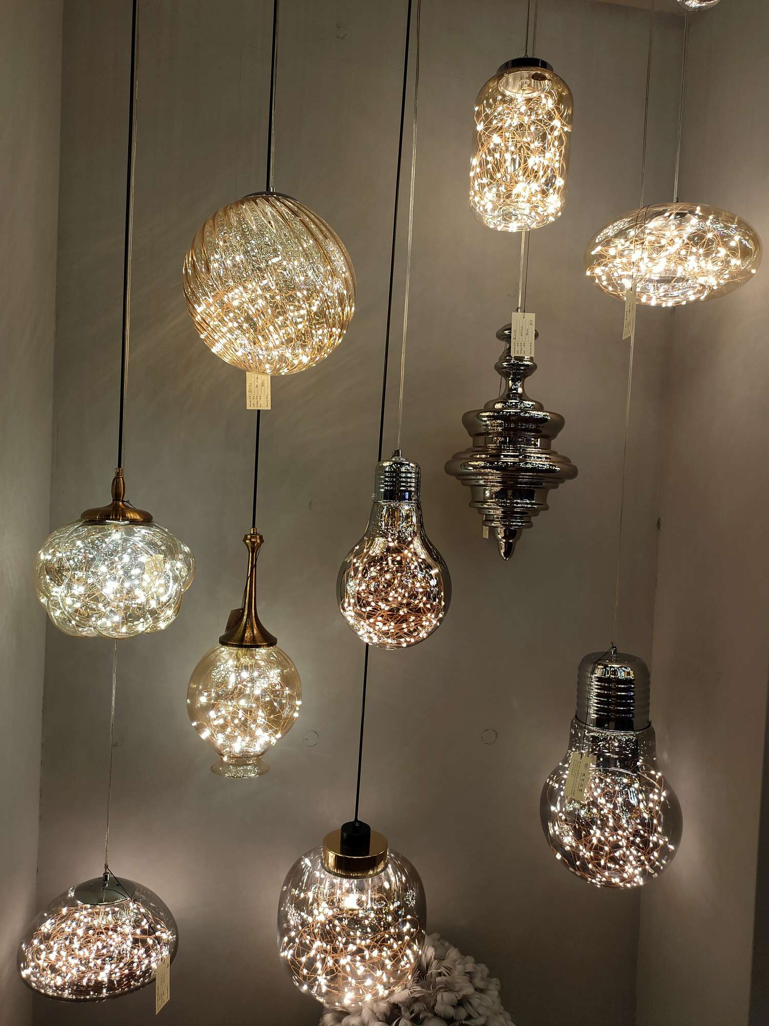 Decorative lighting fixtures, craft lighting fixtures, dining pendants, suitable for the decoration of stores, restaurants, bars, clothing stores, and various store decoration combinations! Item Picture